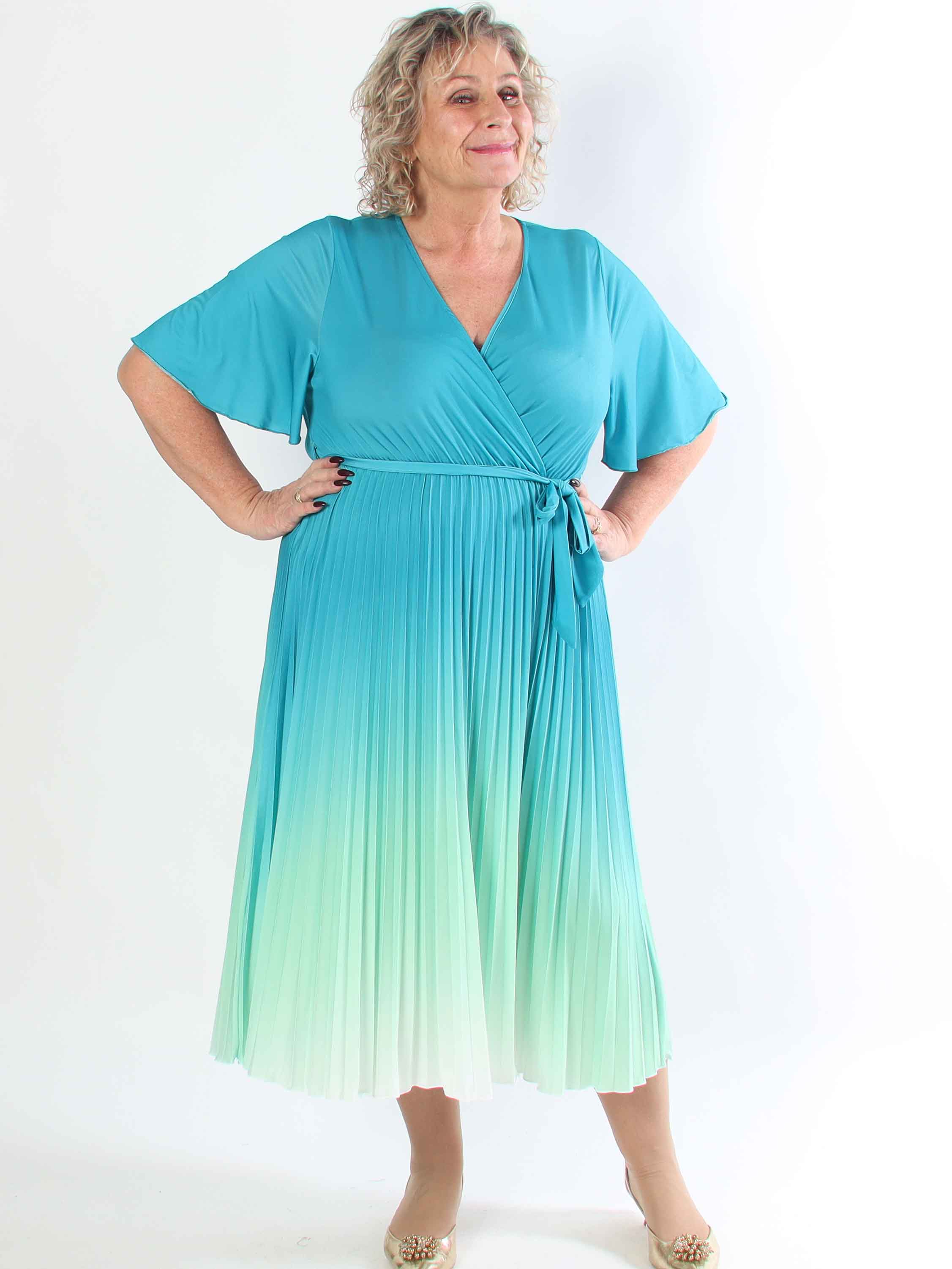 Toledo Fade - Fin plus size flerfarvet kjole med plisseret skørt
