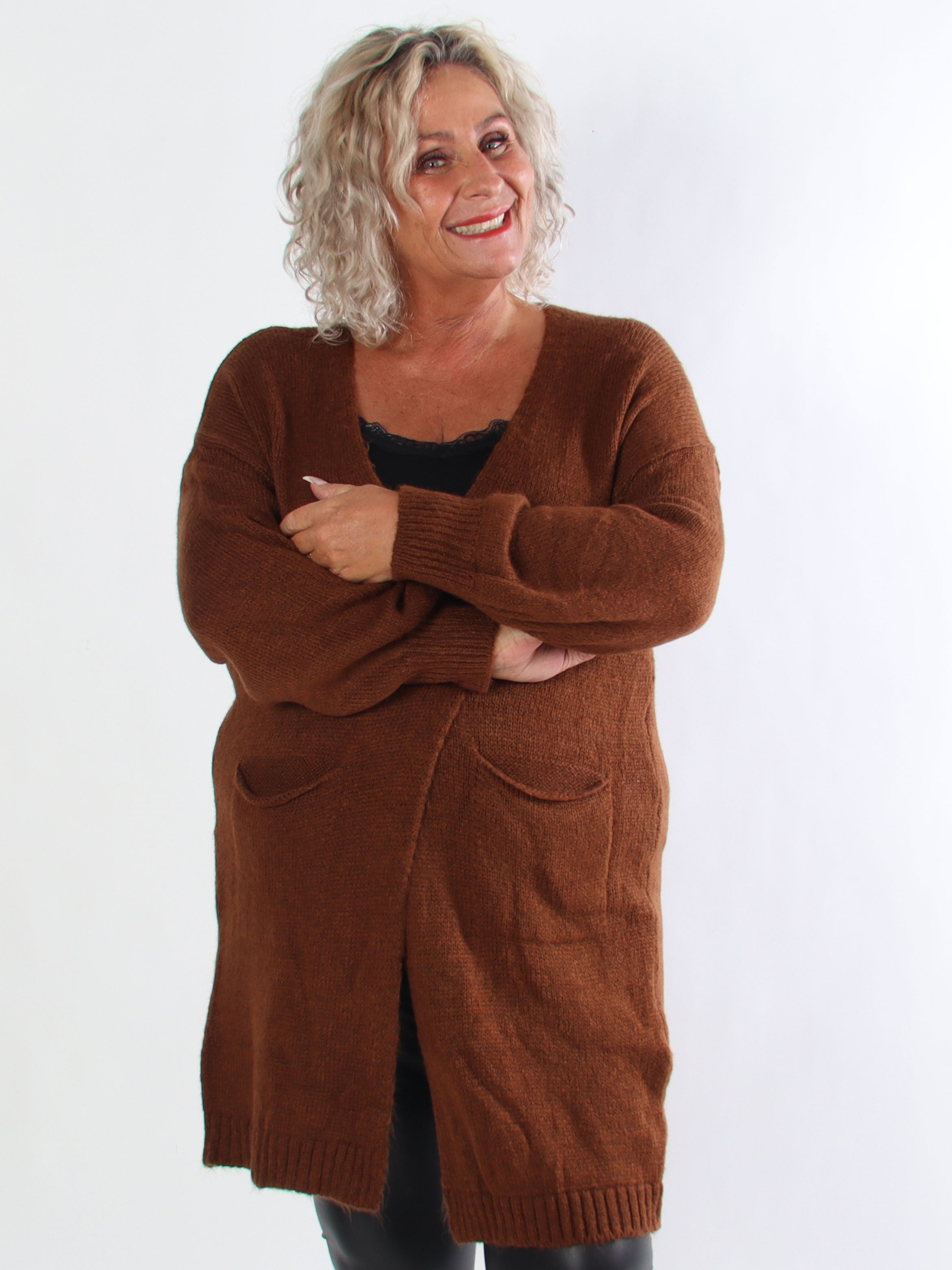 Valentine - Stickad plus size kofta med fickor