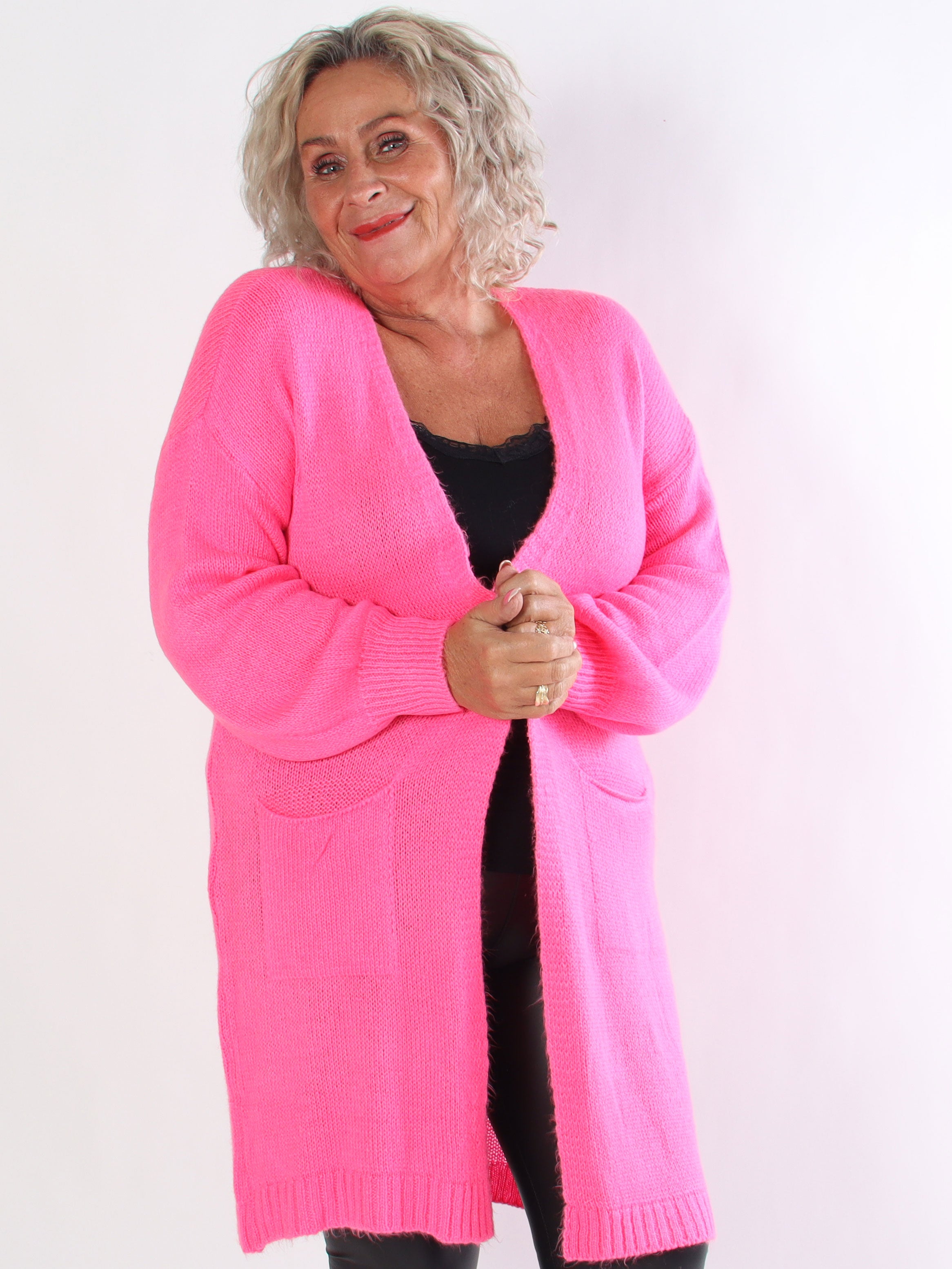 Valentine - Stickad plus size kofta med fickor