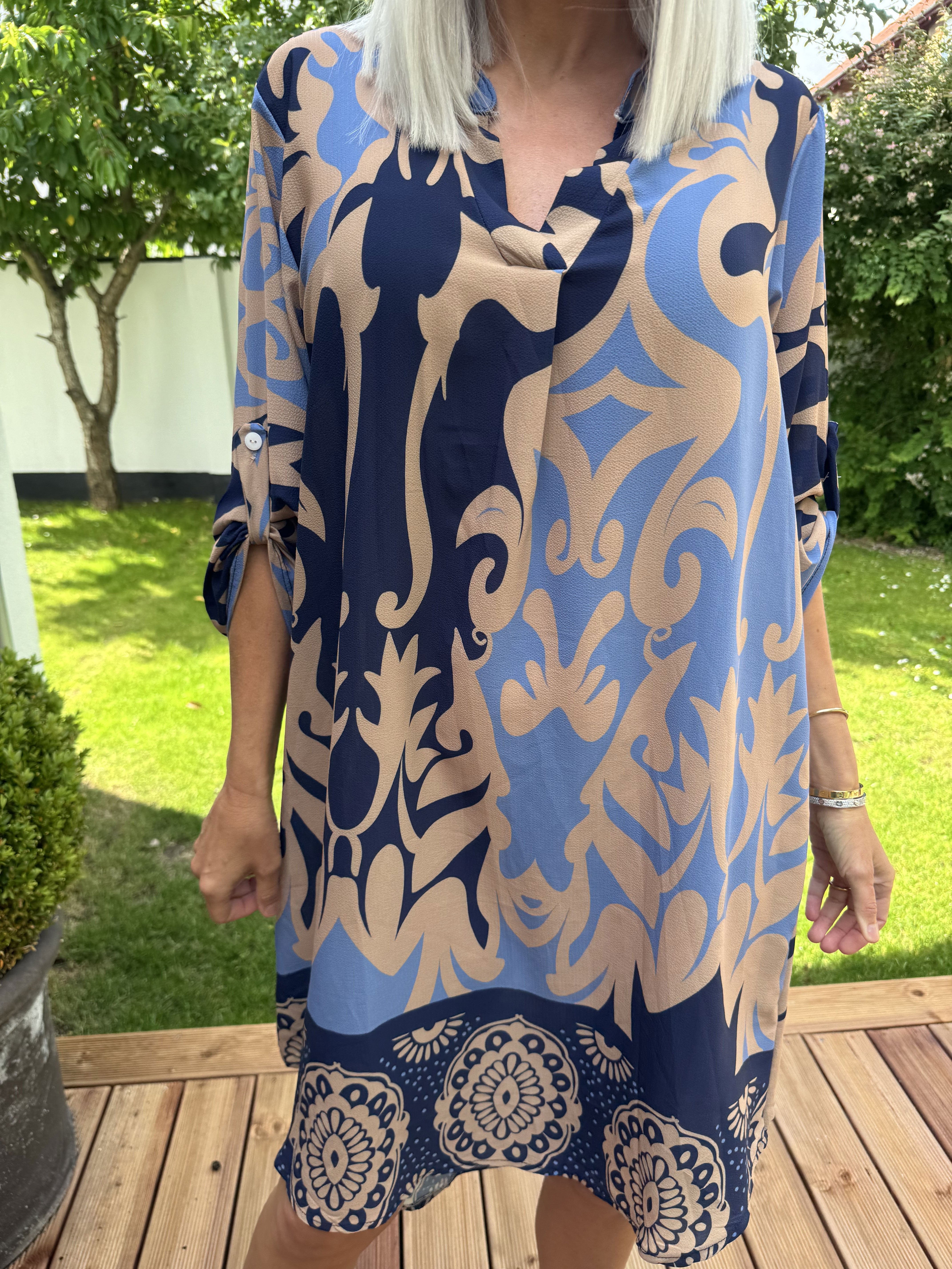 Vanesa Boheme Dress - Lätt och luftig mönstrad klänning i viskos