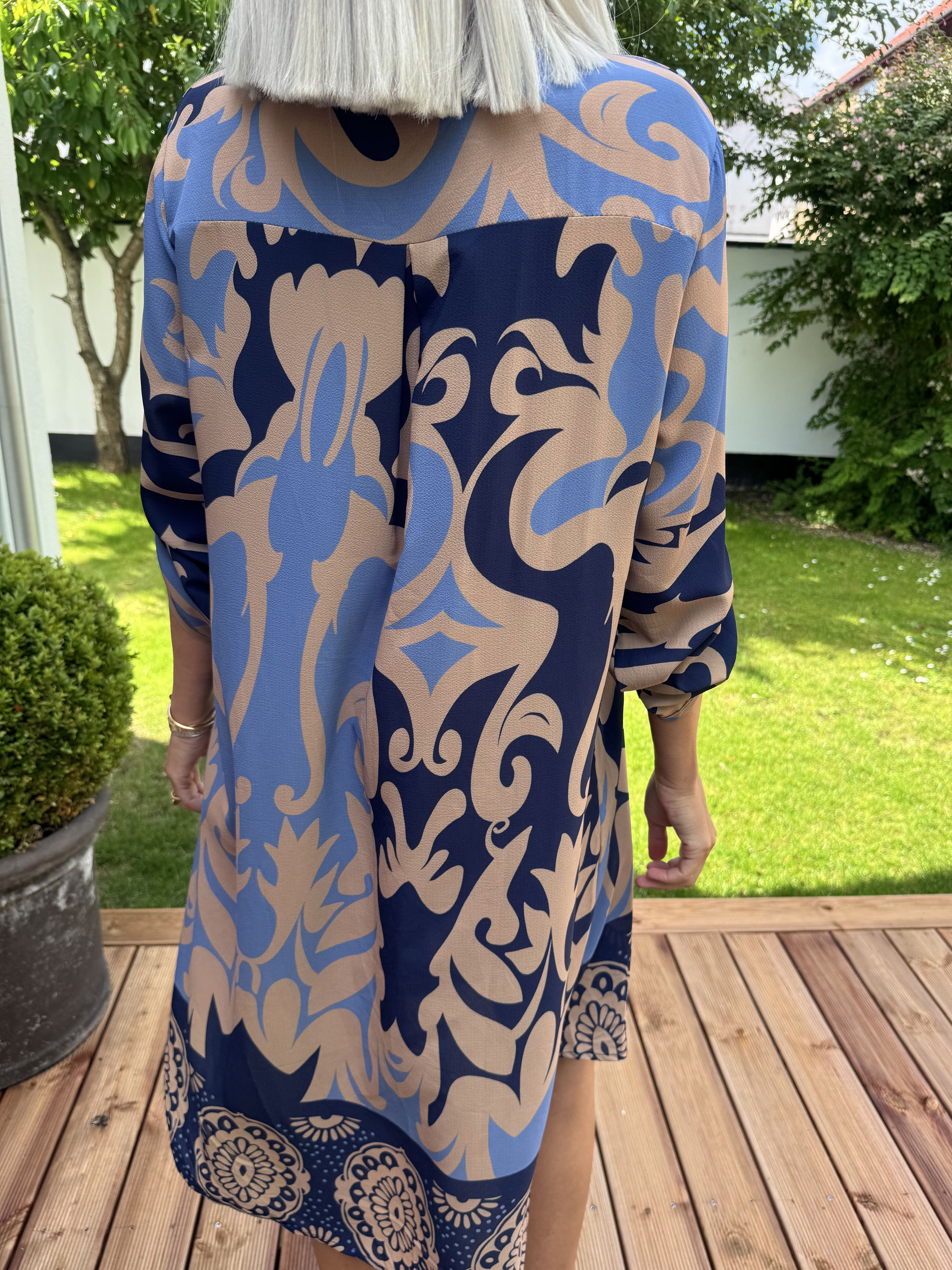 Vanesa Boheme Dress - Lätt och luftig mönstrad klänning i viskos