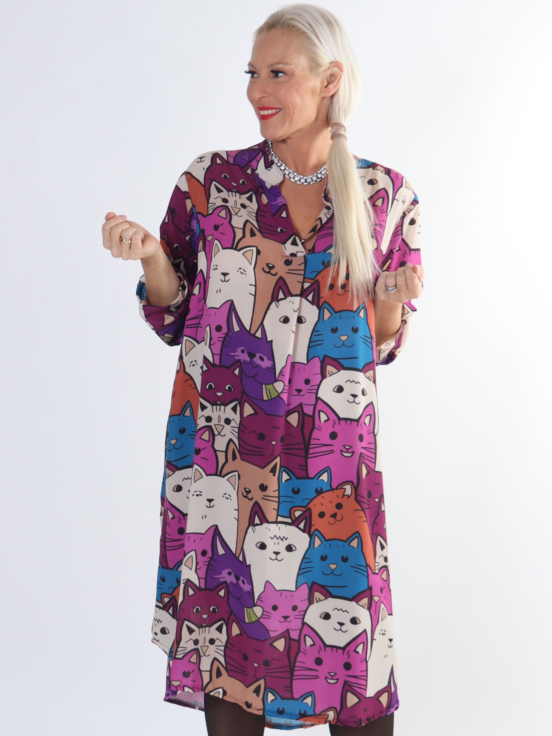 Vanesa Cat Long - Lätt och luftig klänning i plus size med kattmönster