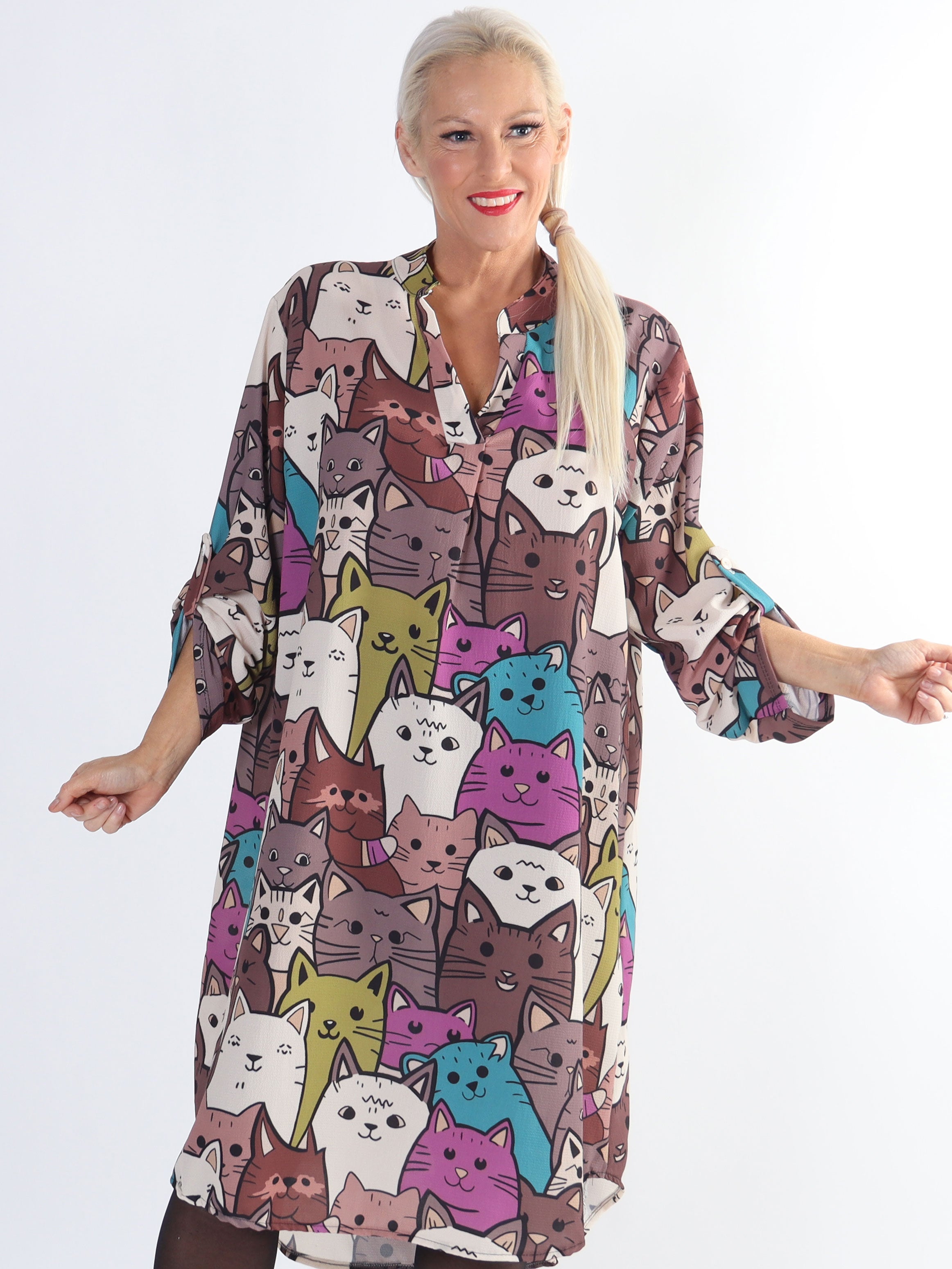 Vanesa Cat Long - Lätt och luftig klänning i plus size med kattmönster
