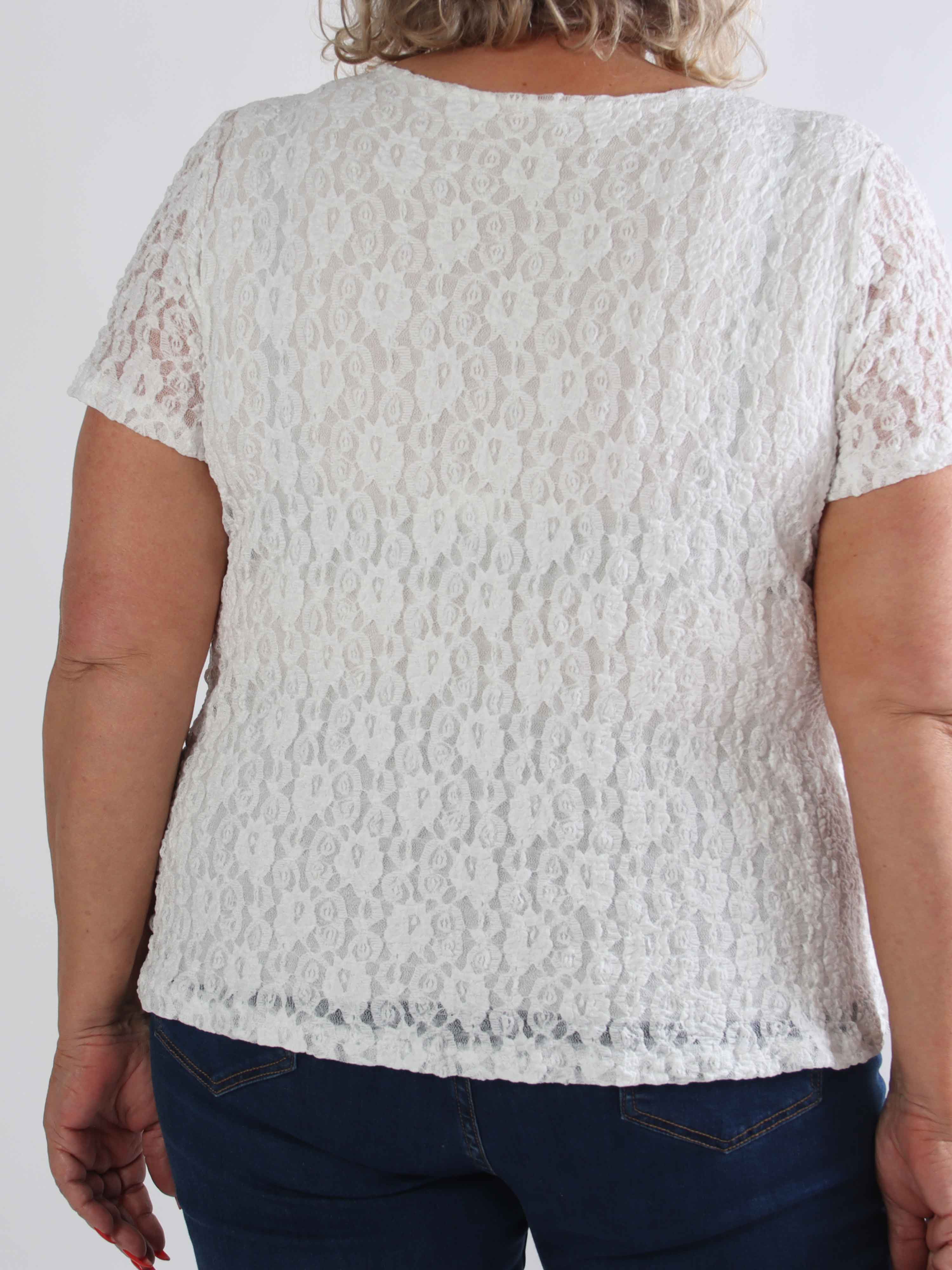 Ventura - Sød plus size tunika i blød elastisk blonde med fin flæsekant