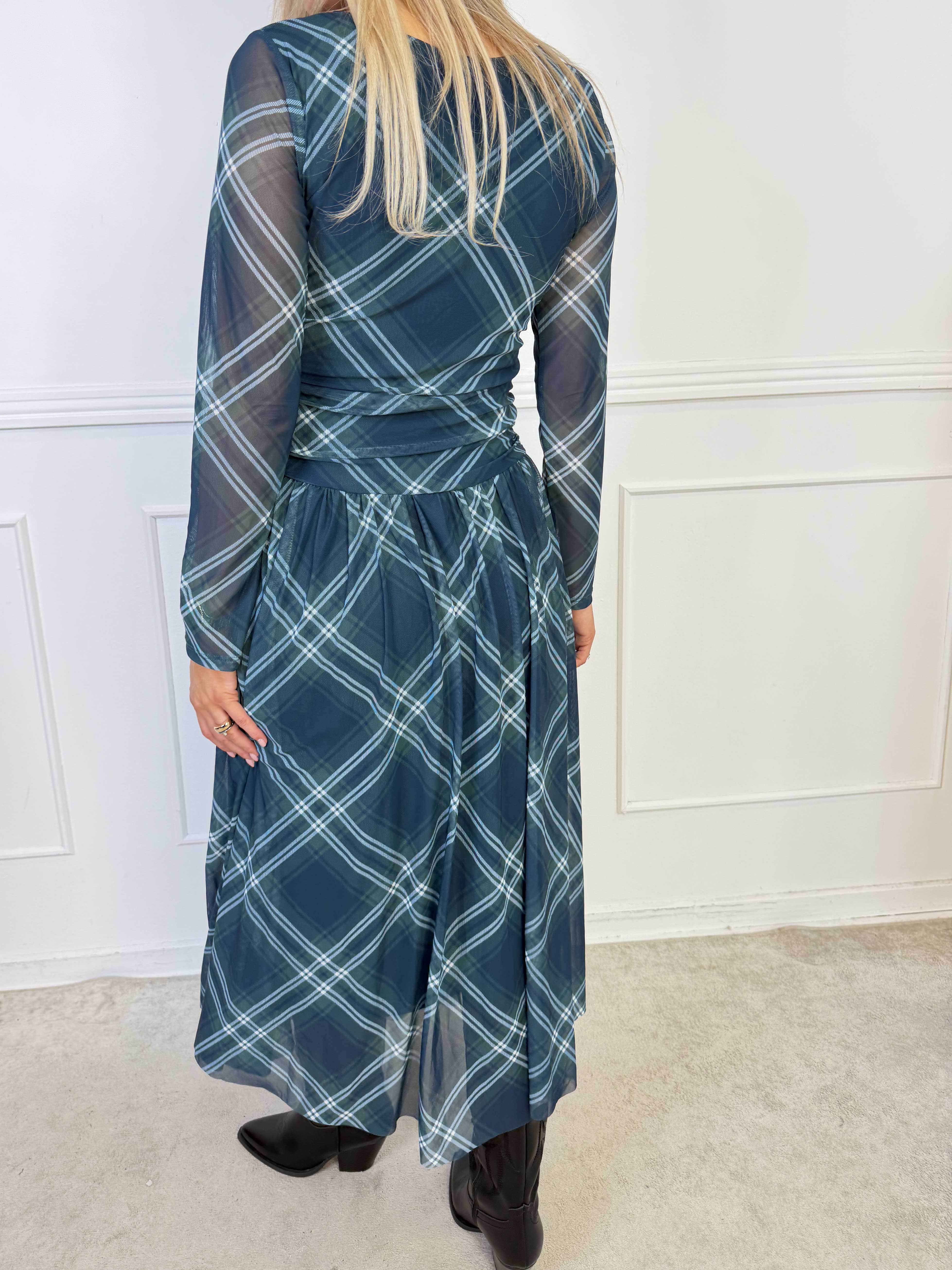 Viola Check - Elegant kjole i stretchy mesh med tern og transparente ærmer