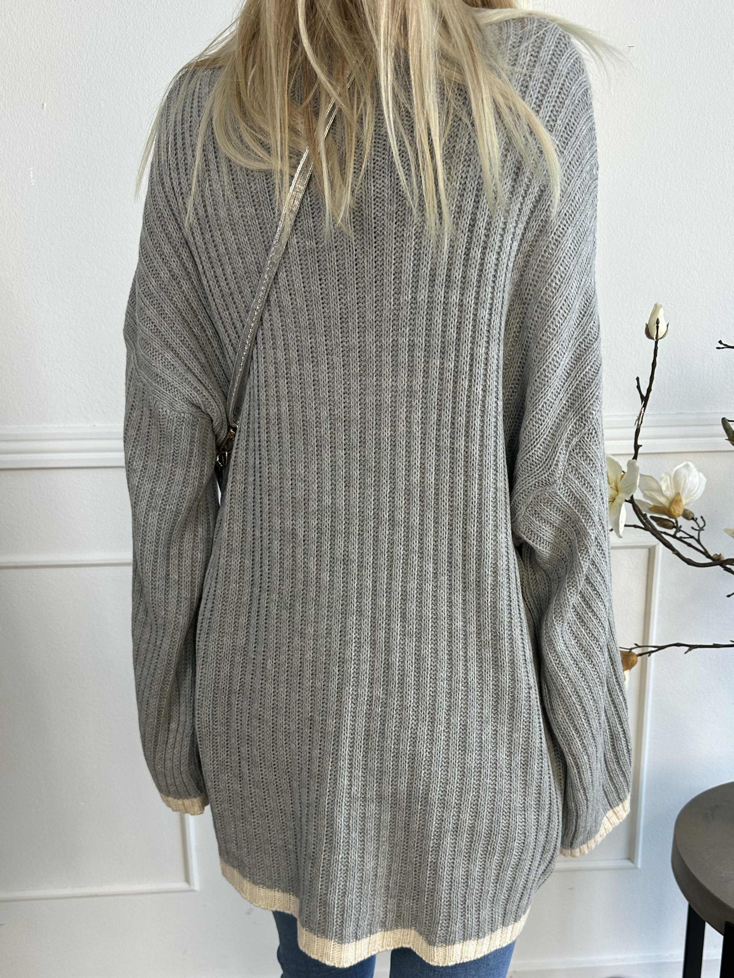 Violet - Stickad blus med färgad kant