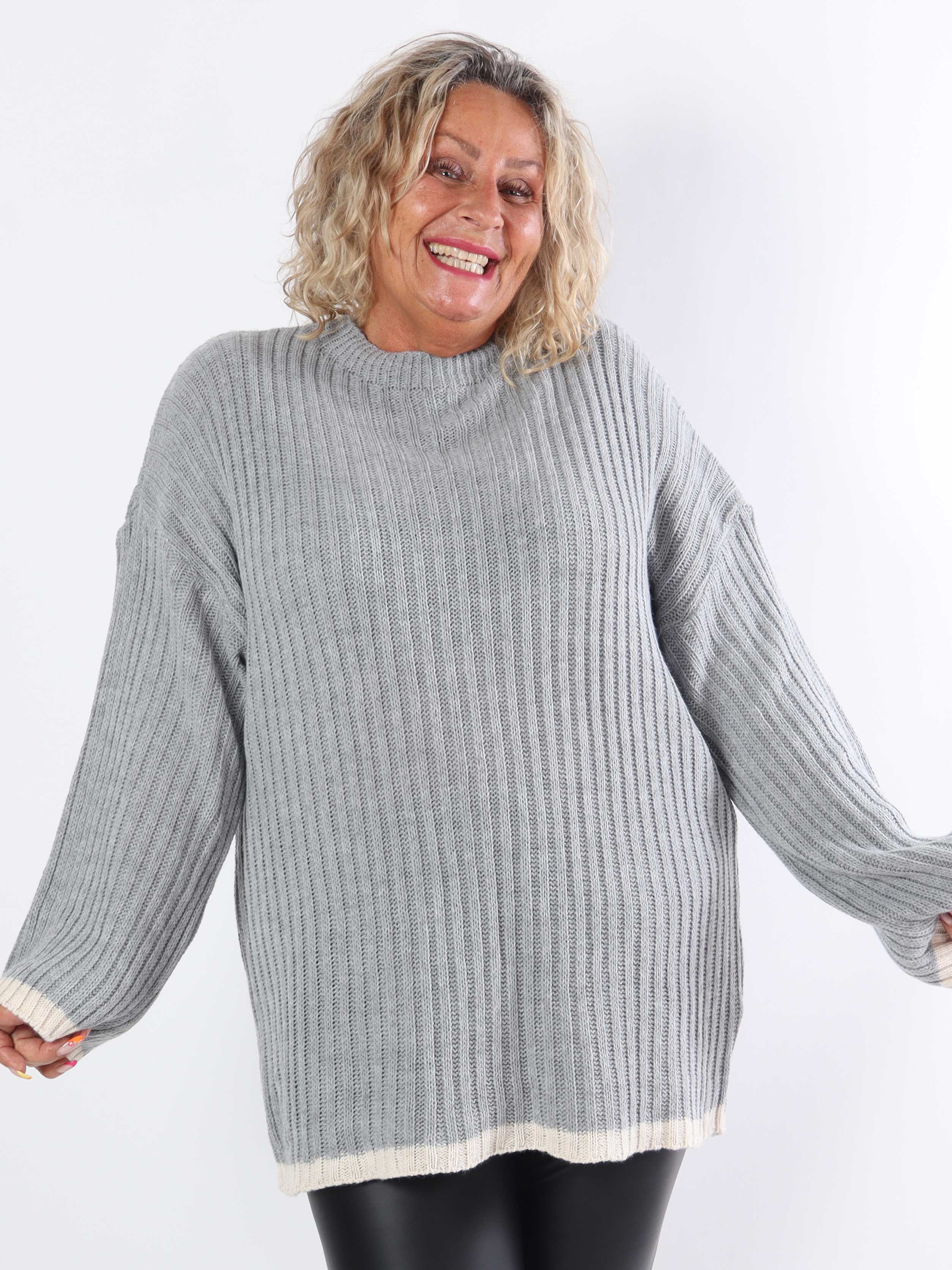 Violet - Stickad blus i plus size med färgad kant
