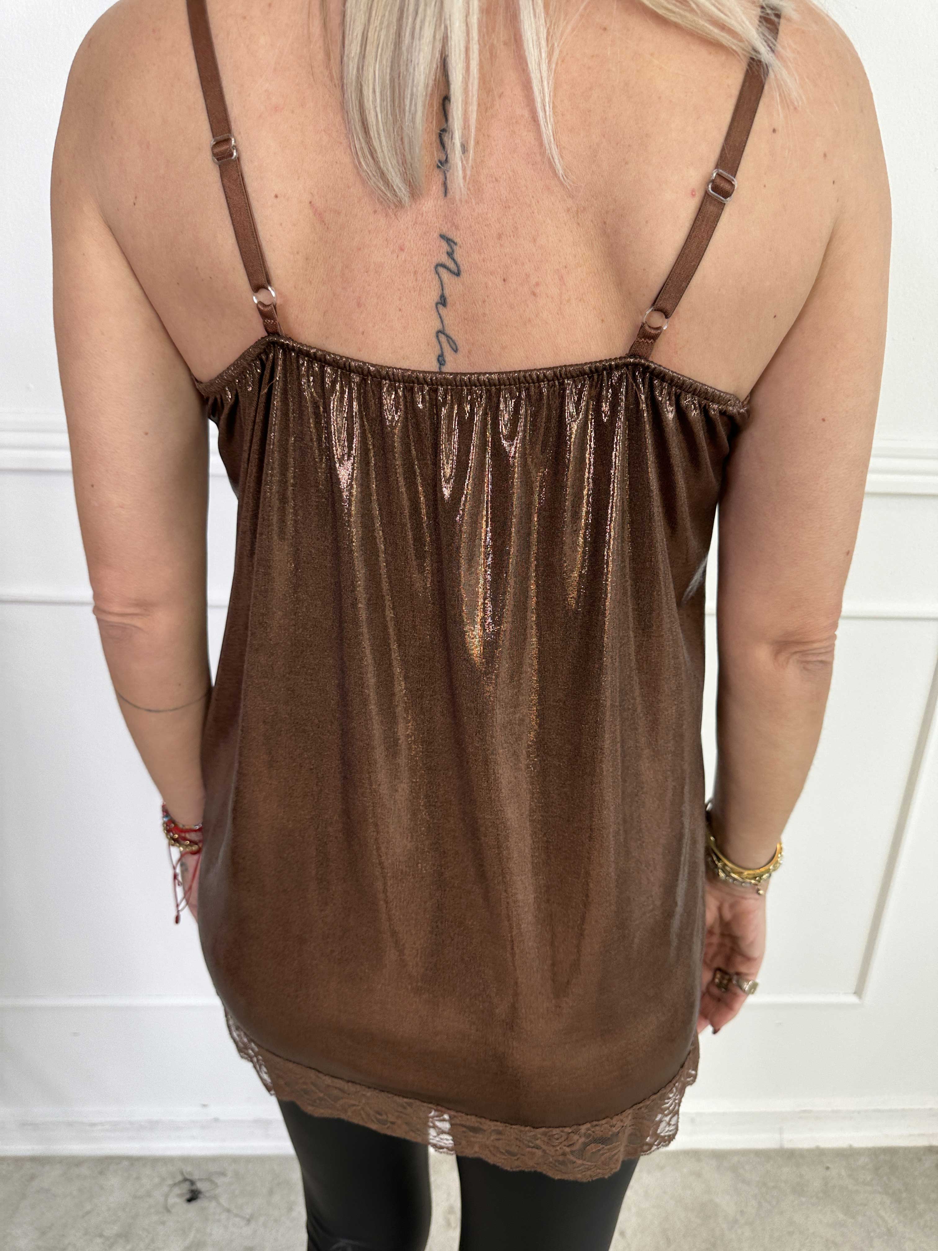 Vivil - Shiny elastisk topp med spetskanter