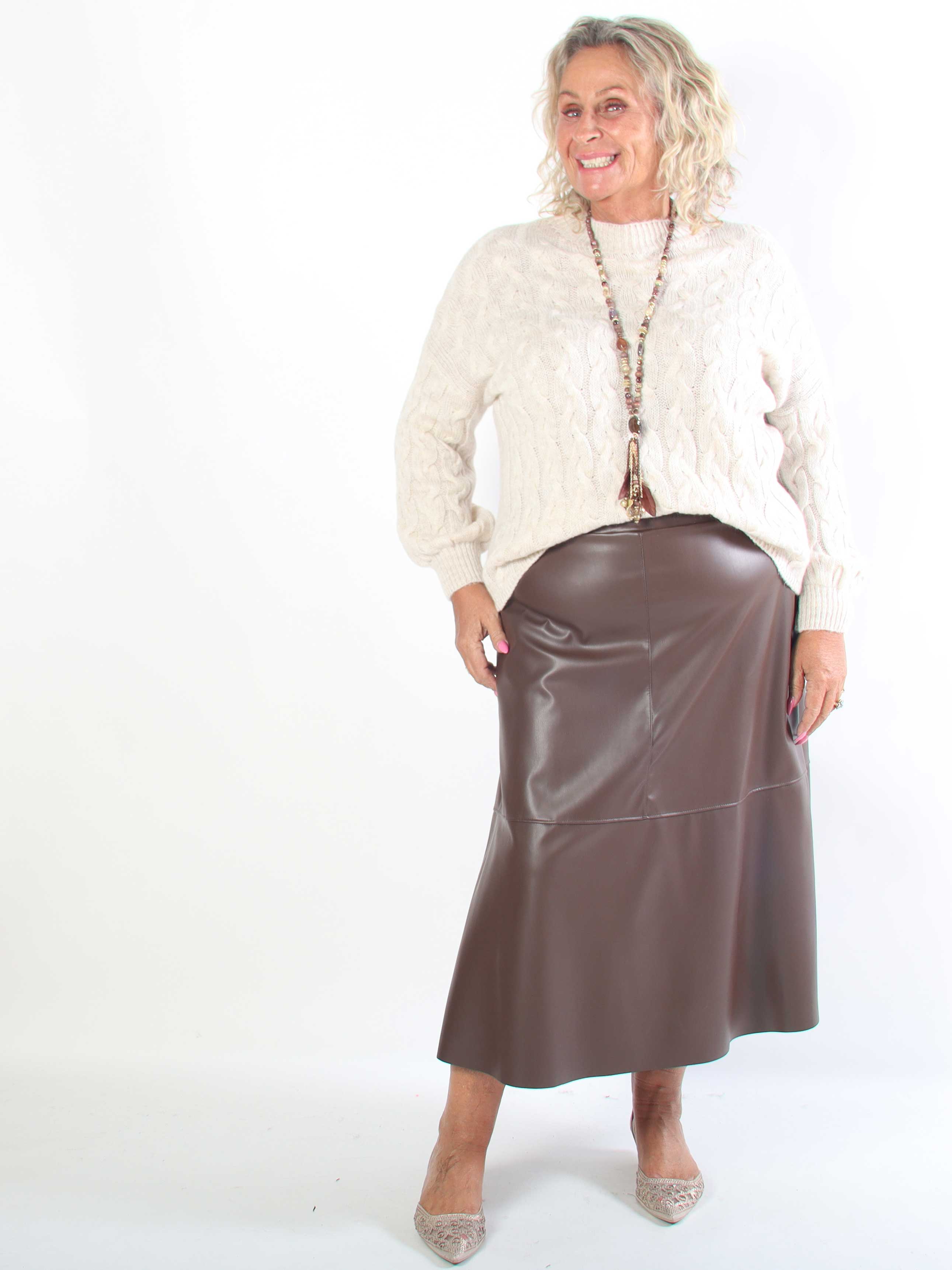 Willow - Stilfuld plus size nederdel i læderlook med elastisk talje