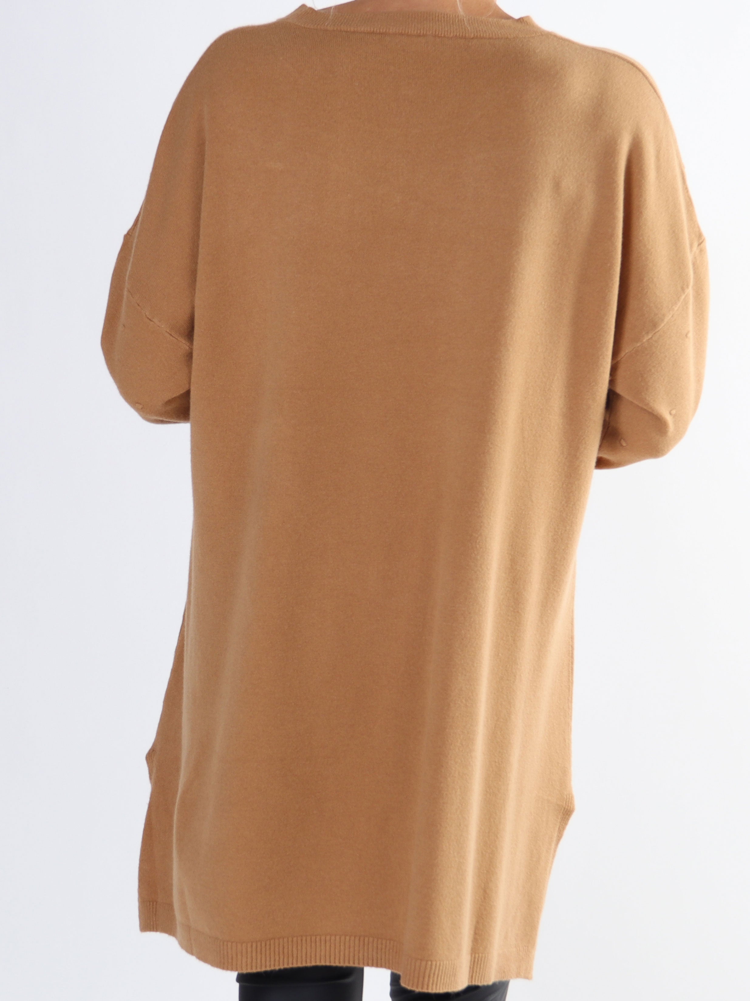Zina - Plus size tröja med prickiga detaljer i tyget