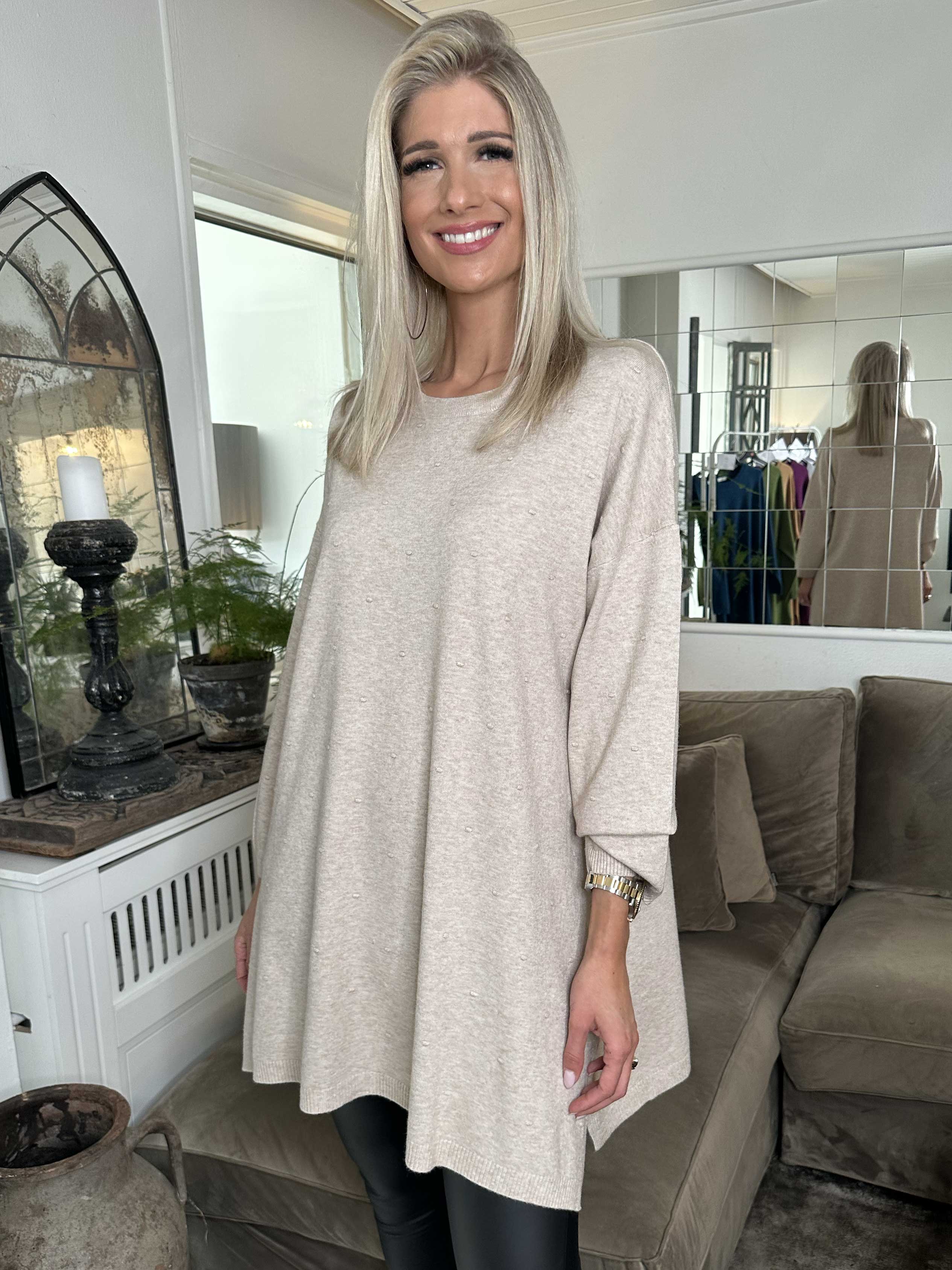 Zina - Tröja med prickiga detaljer i tyget