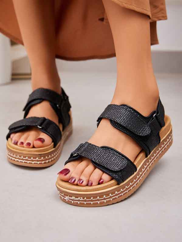 Andera - Sandaler med en bred sål og remme med fin tekstur