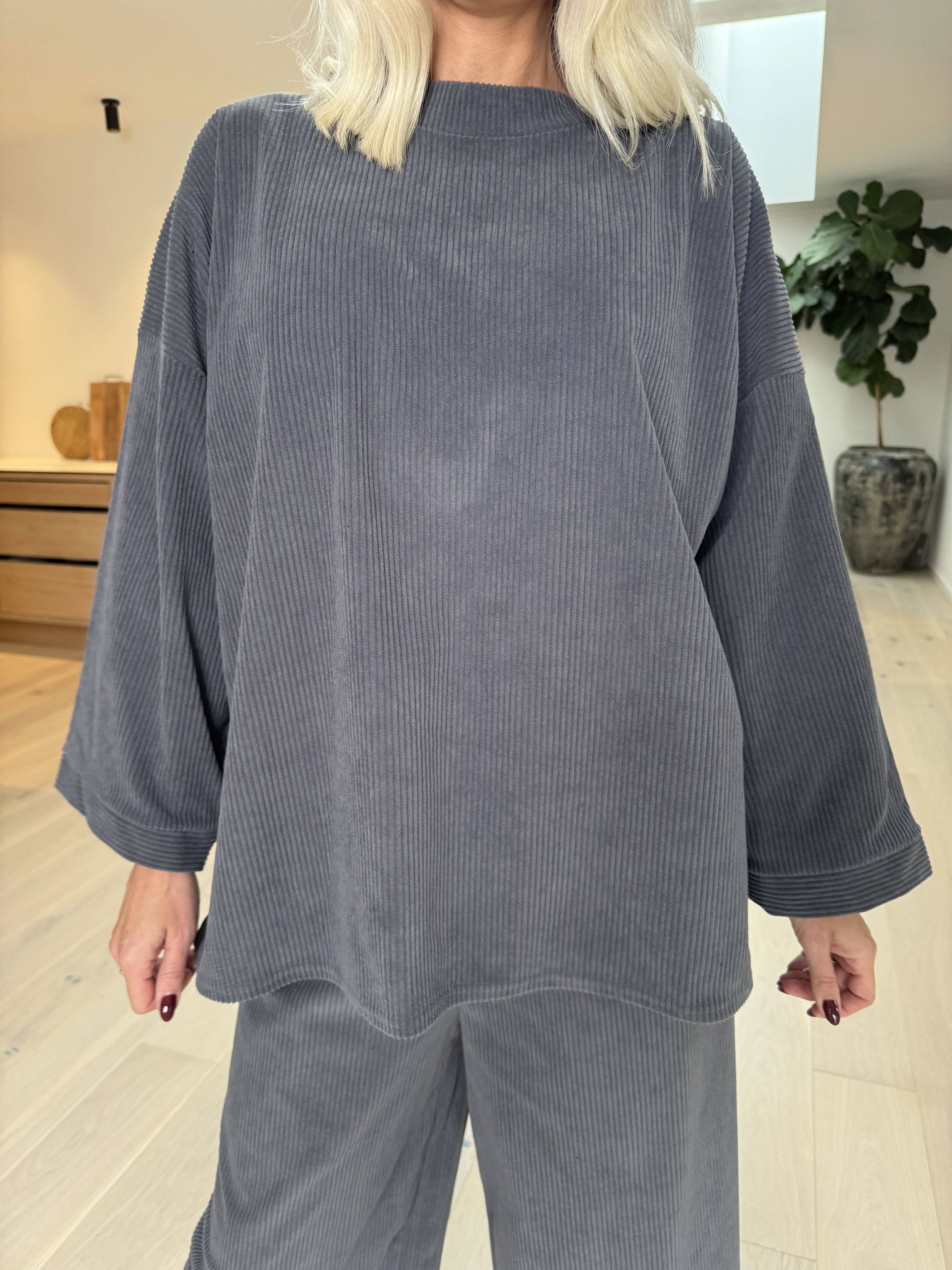 Brianne - Oversized set med ribbat tyg