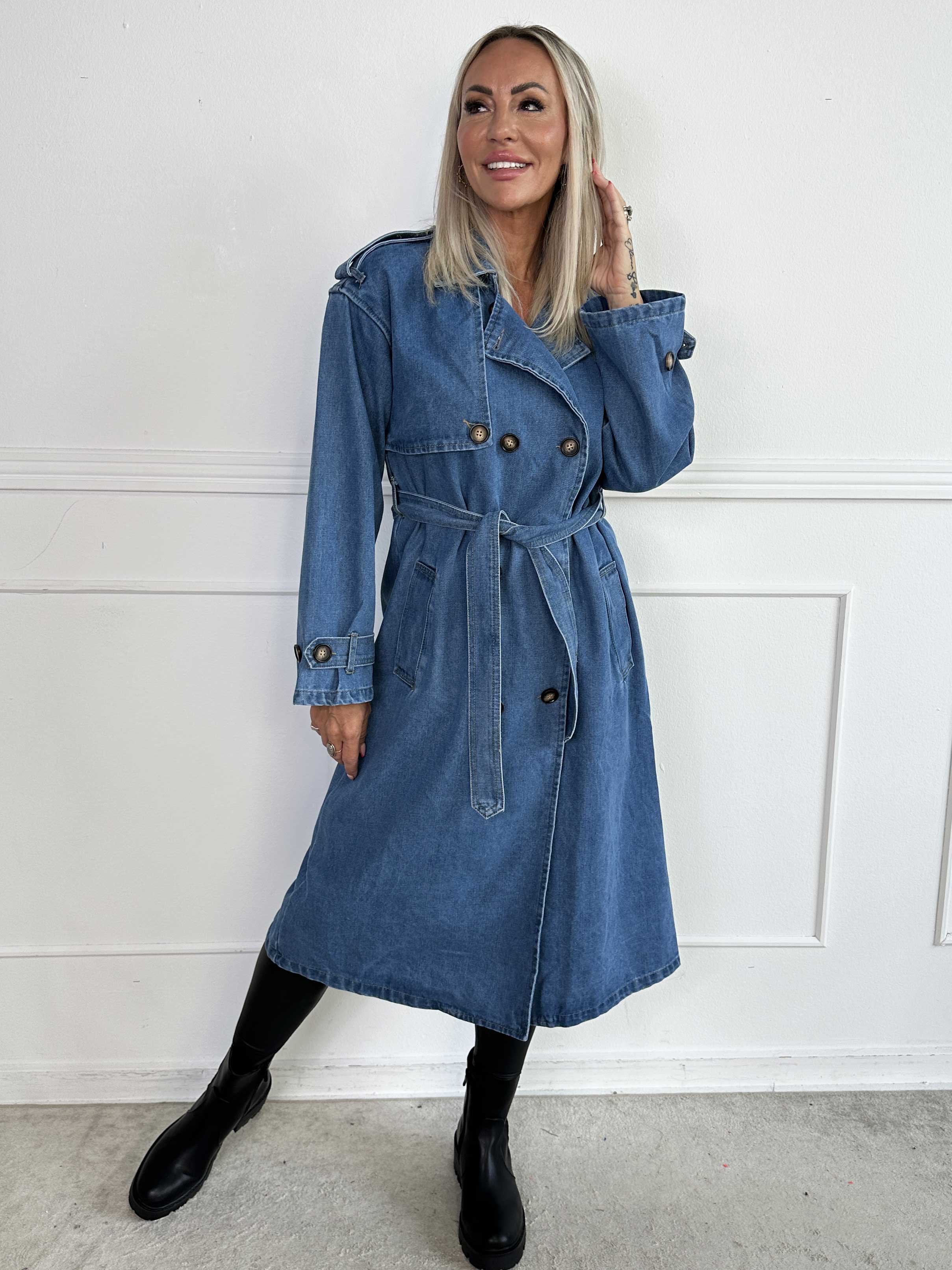 Dafne - Lång kappa i denim