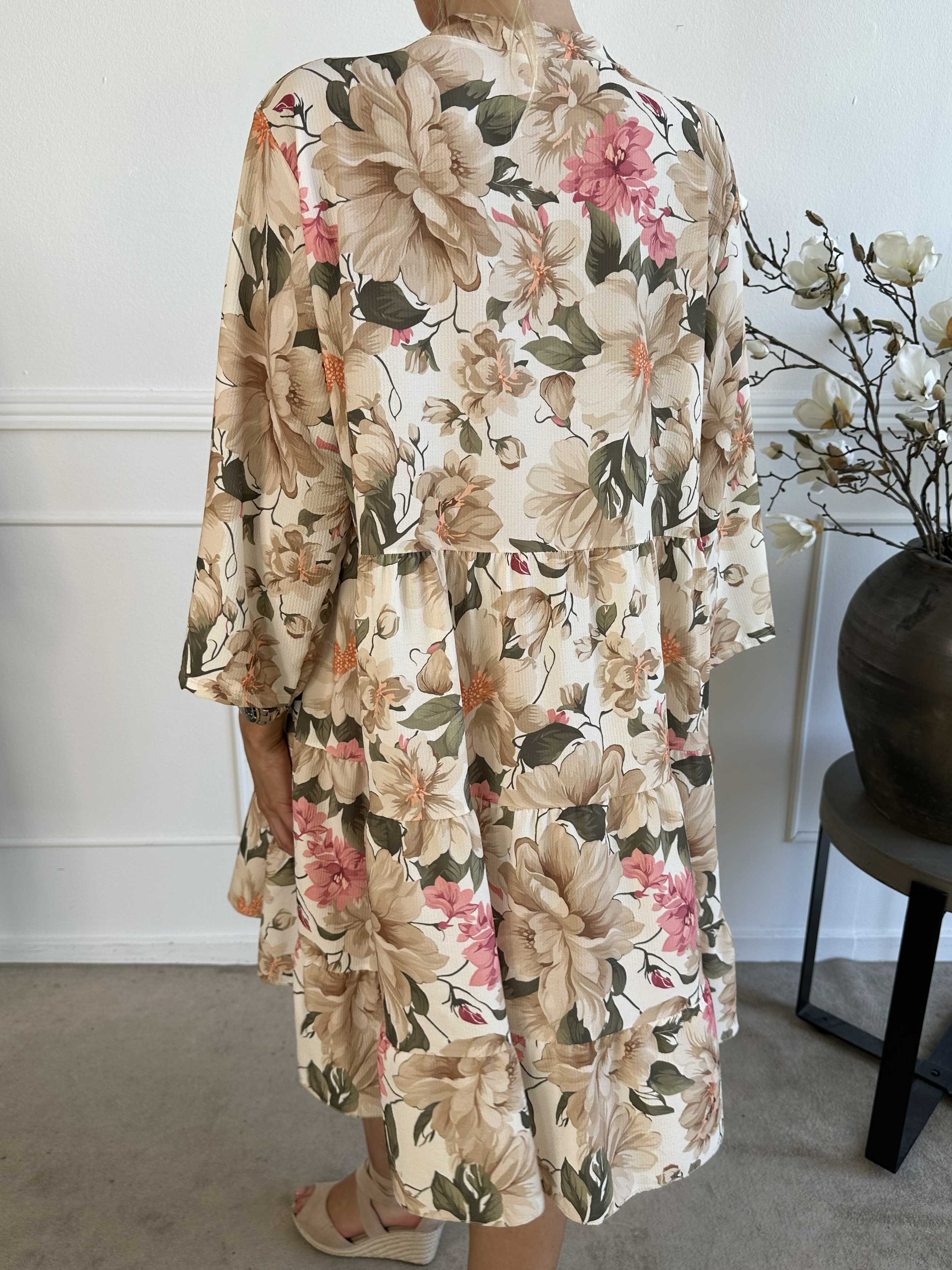 Flower Dress - Söt blommig klänning med lager-på-lager-look