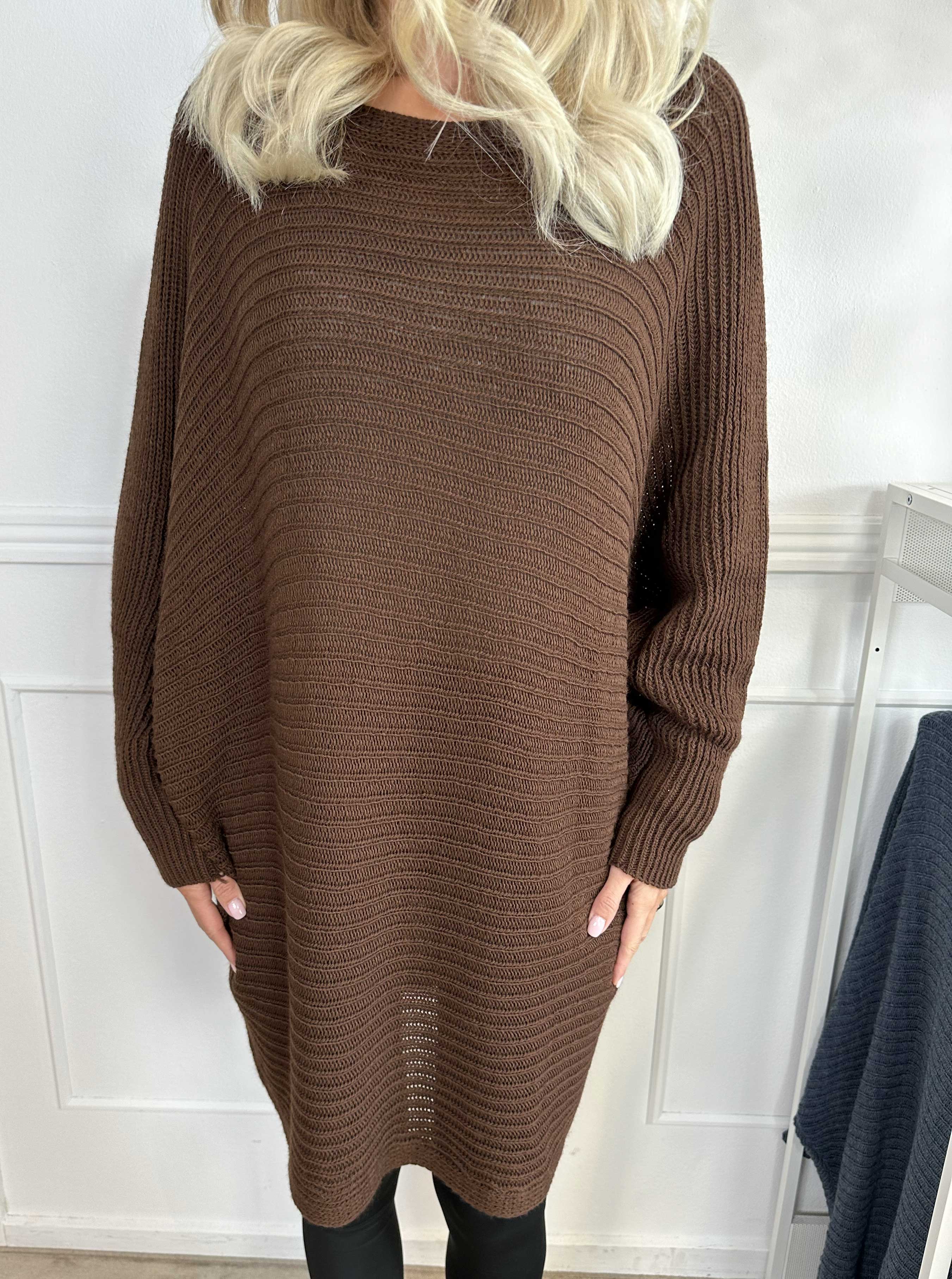 Gabbi - Oversized stickat med fladdermusärmar