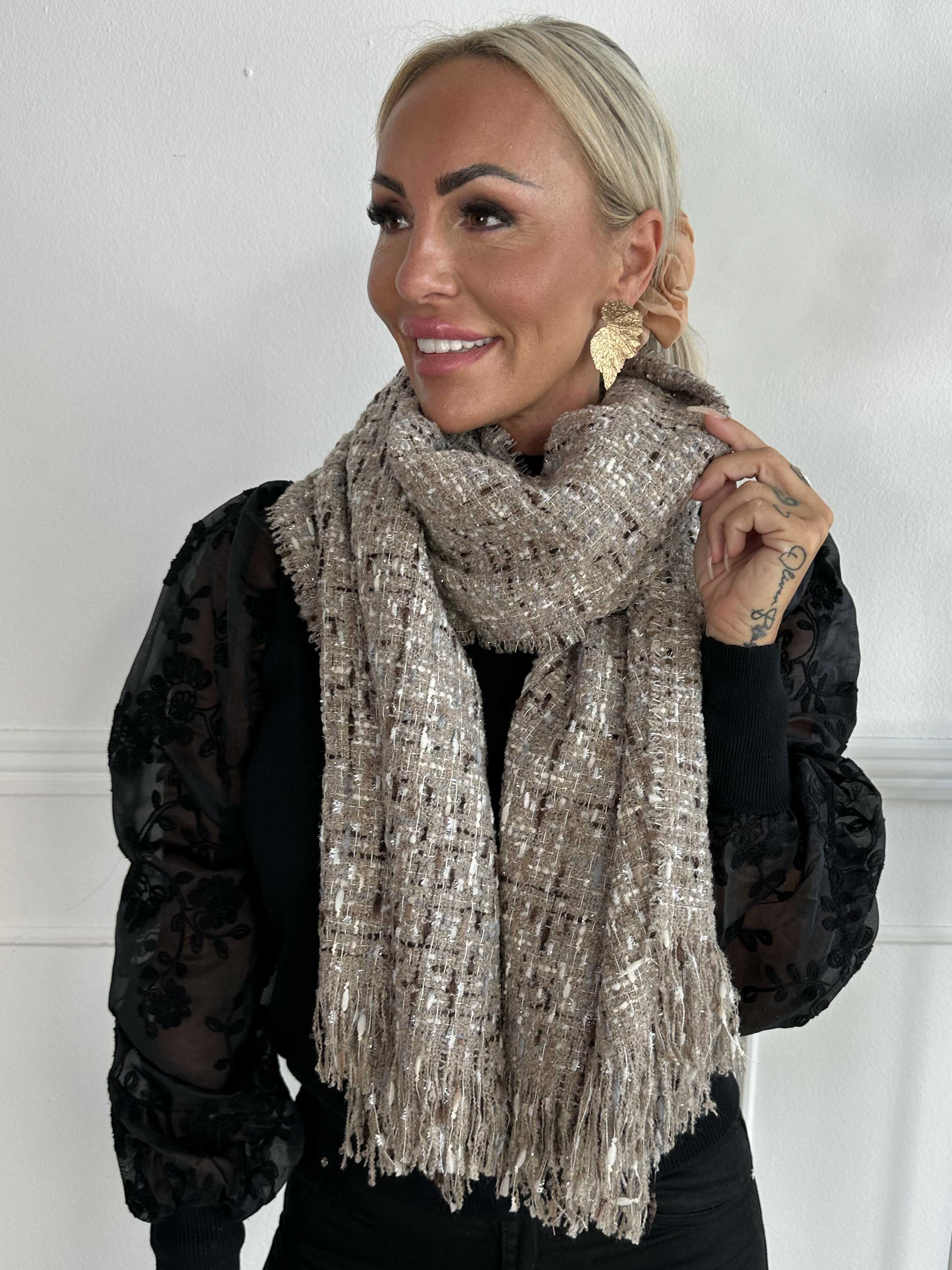 Junia - Härligt stor och mjuk scarf