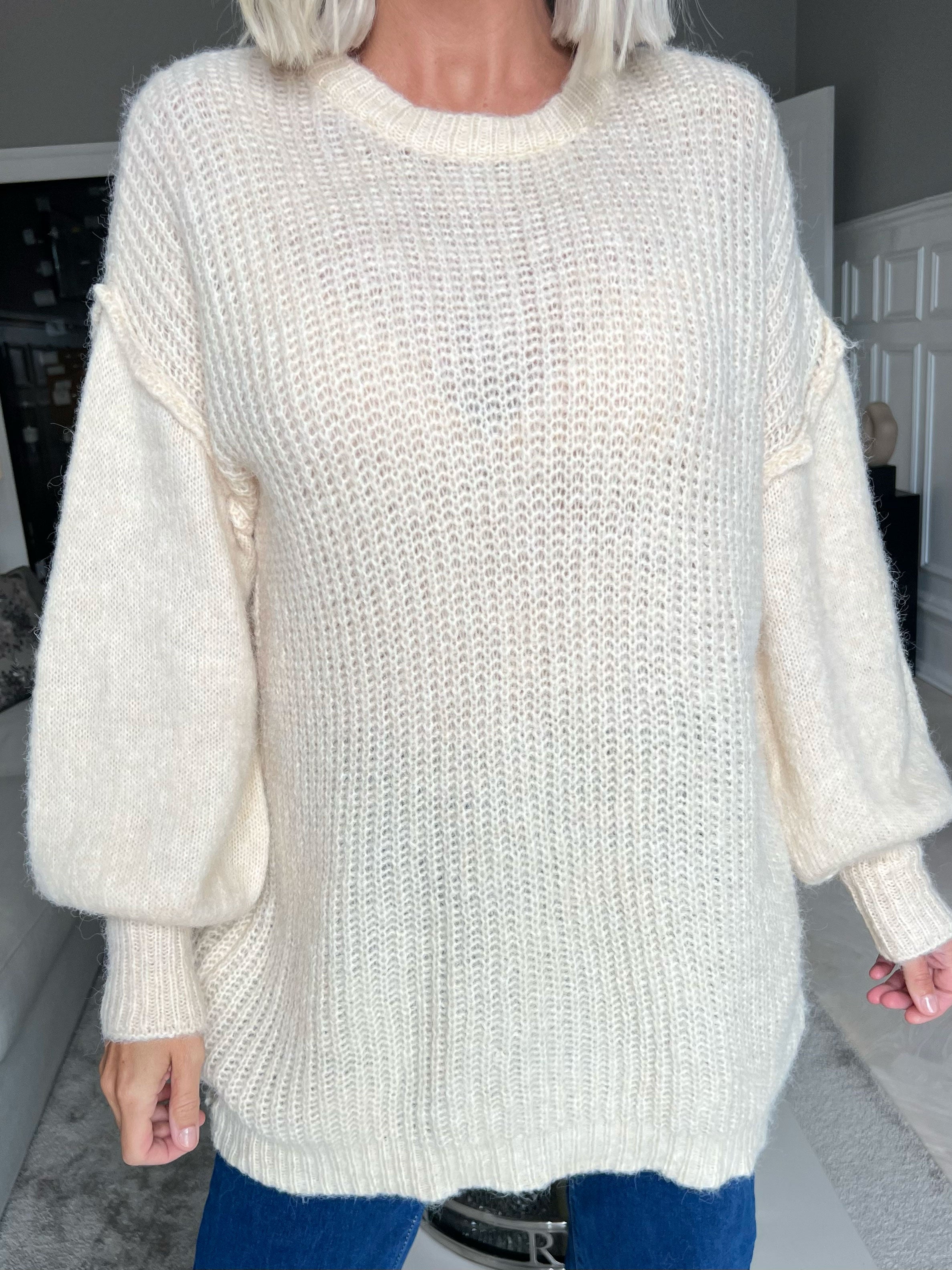 Leana - Lång mjuk stickad blus med ballongärmar