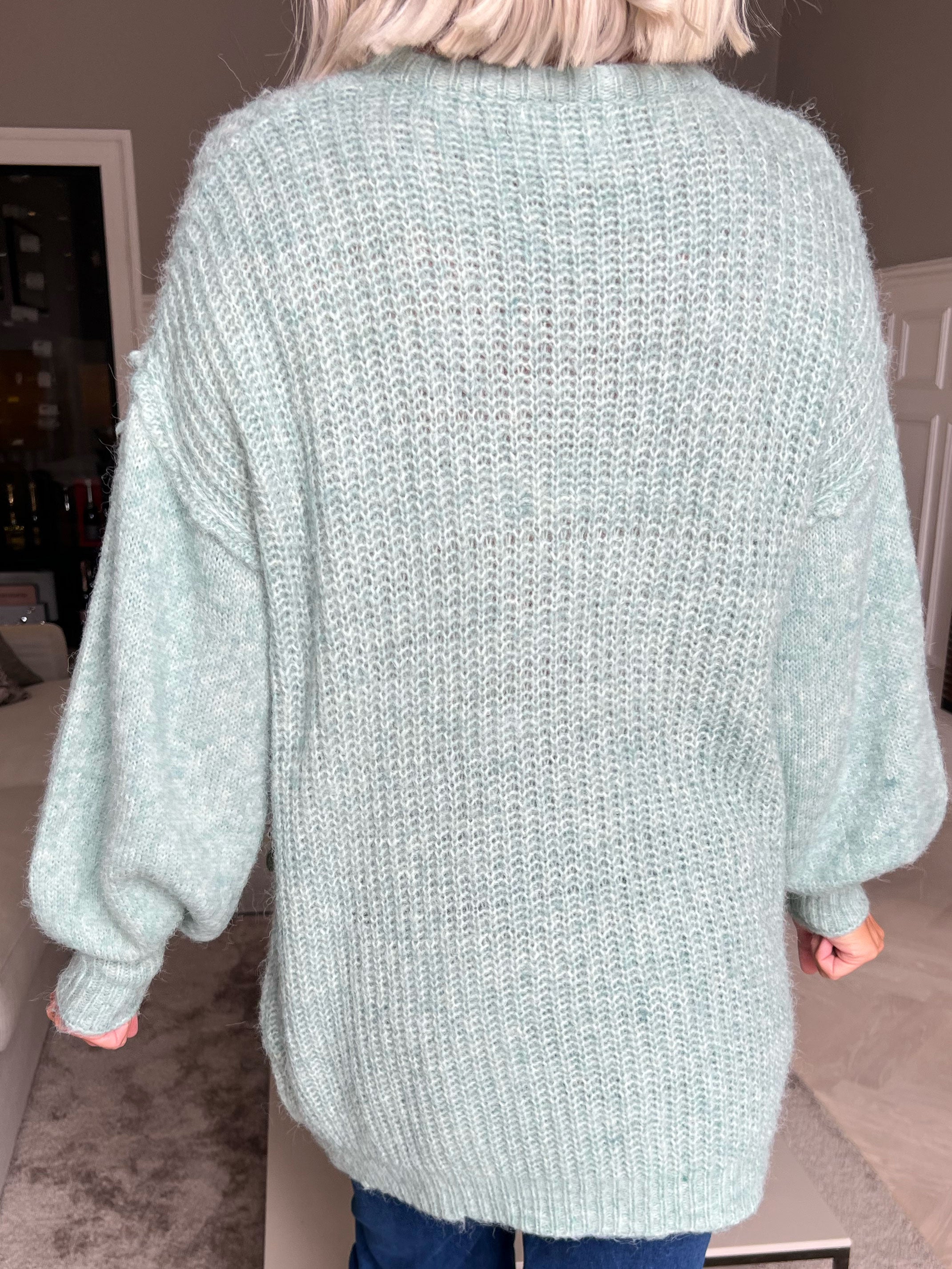 Leana - Lång mjuk stickad blus med ballongärmar