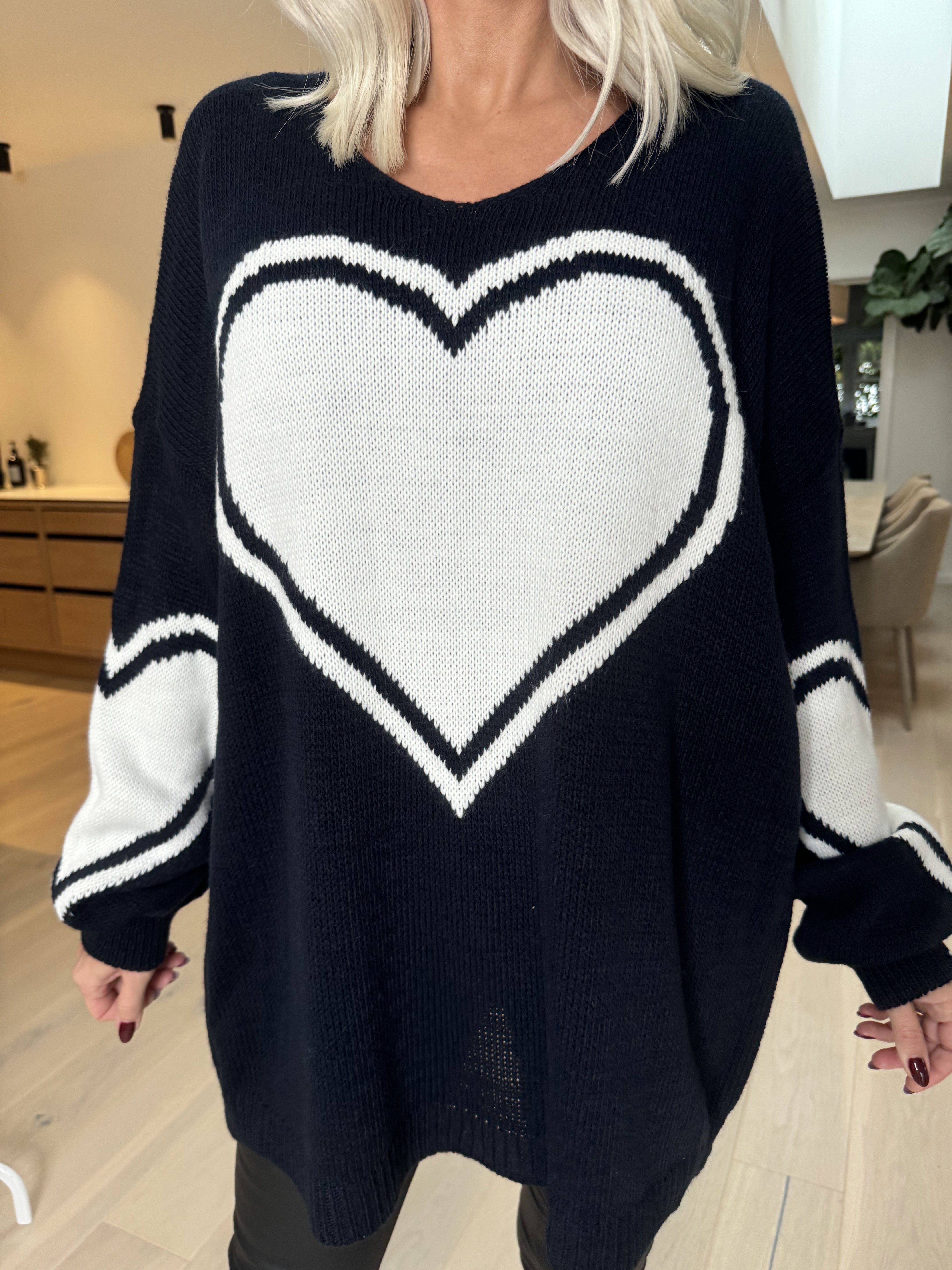 Lorena - Stickad blus med stort hjärta