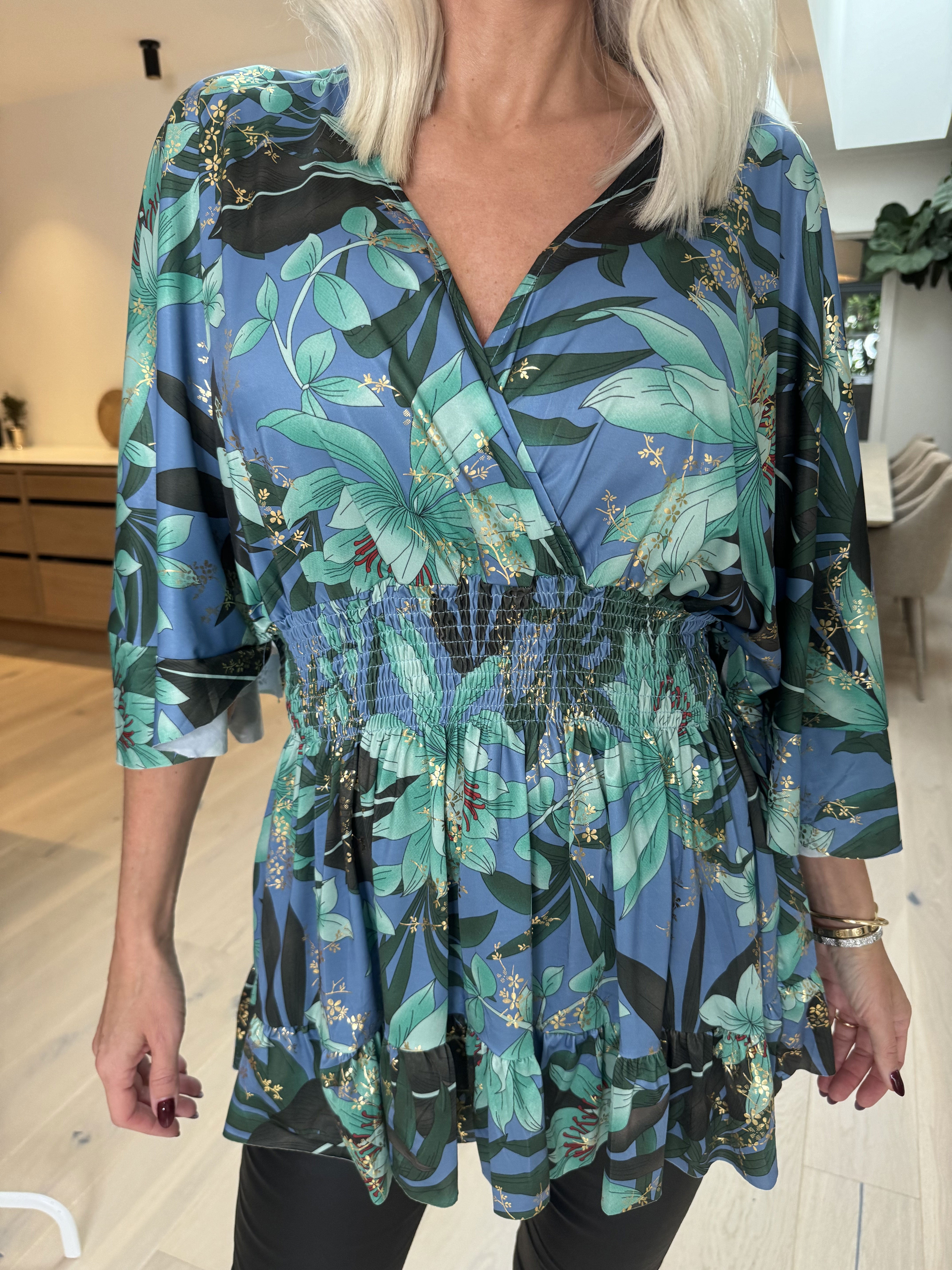 Pamela Gold Flower Shirt - Söt tunika med smock och volanger