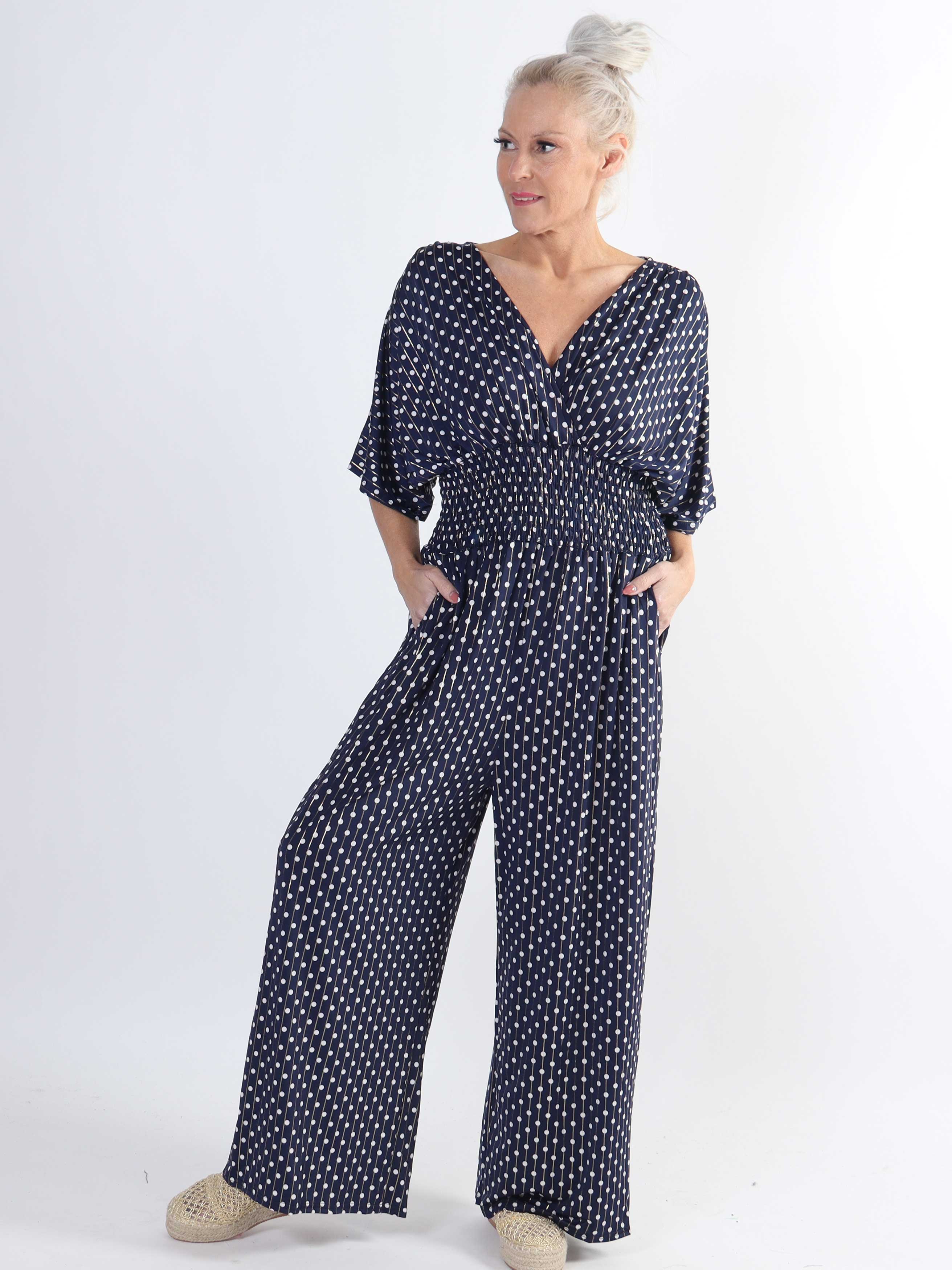 Pams Dot Jumpsuit - Jumpsuit med resår och prickar i stora storlekar