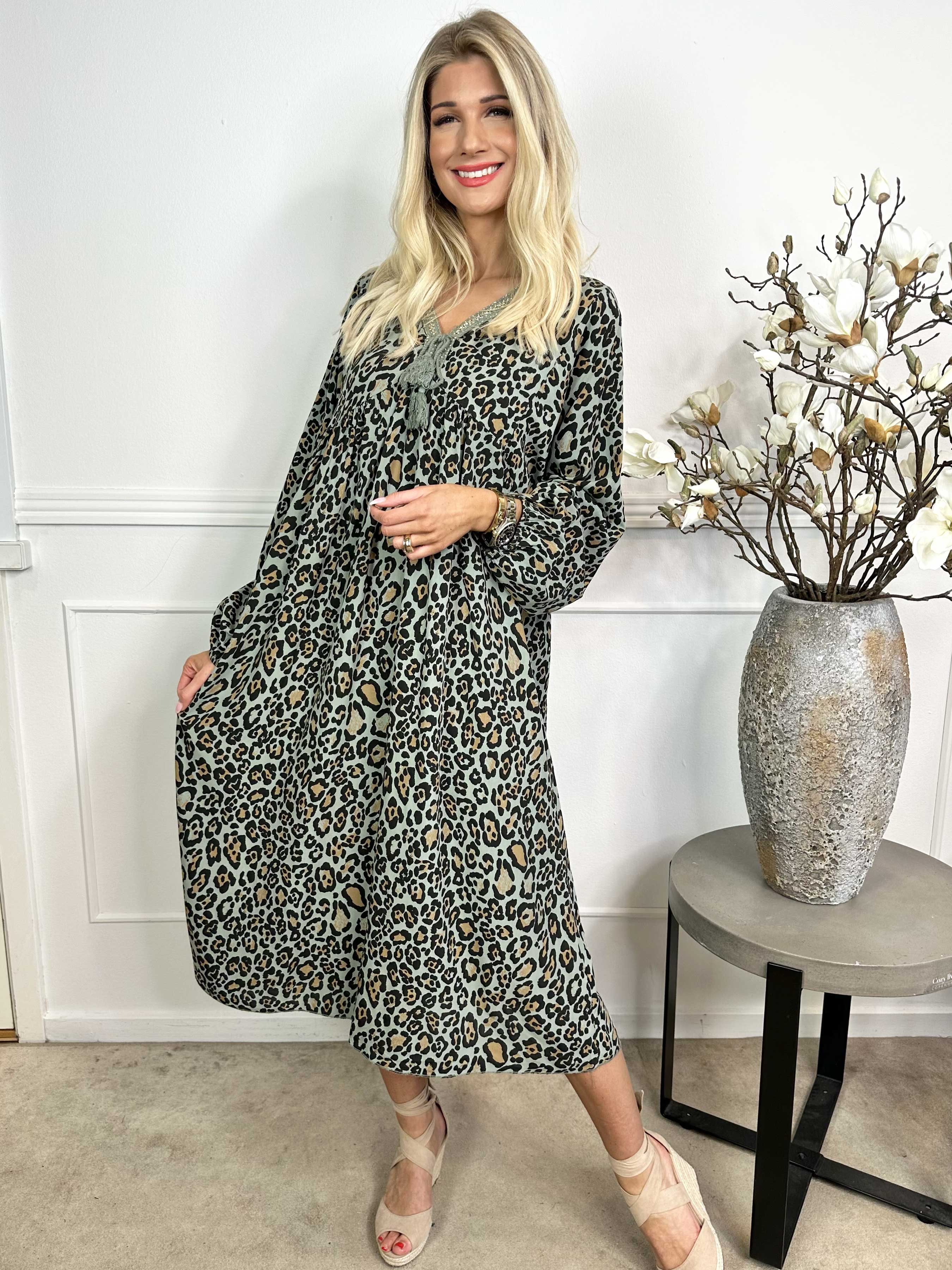 Rebecca - Lång tunikaklänning i leopardmönster