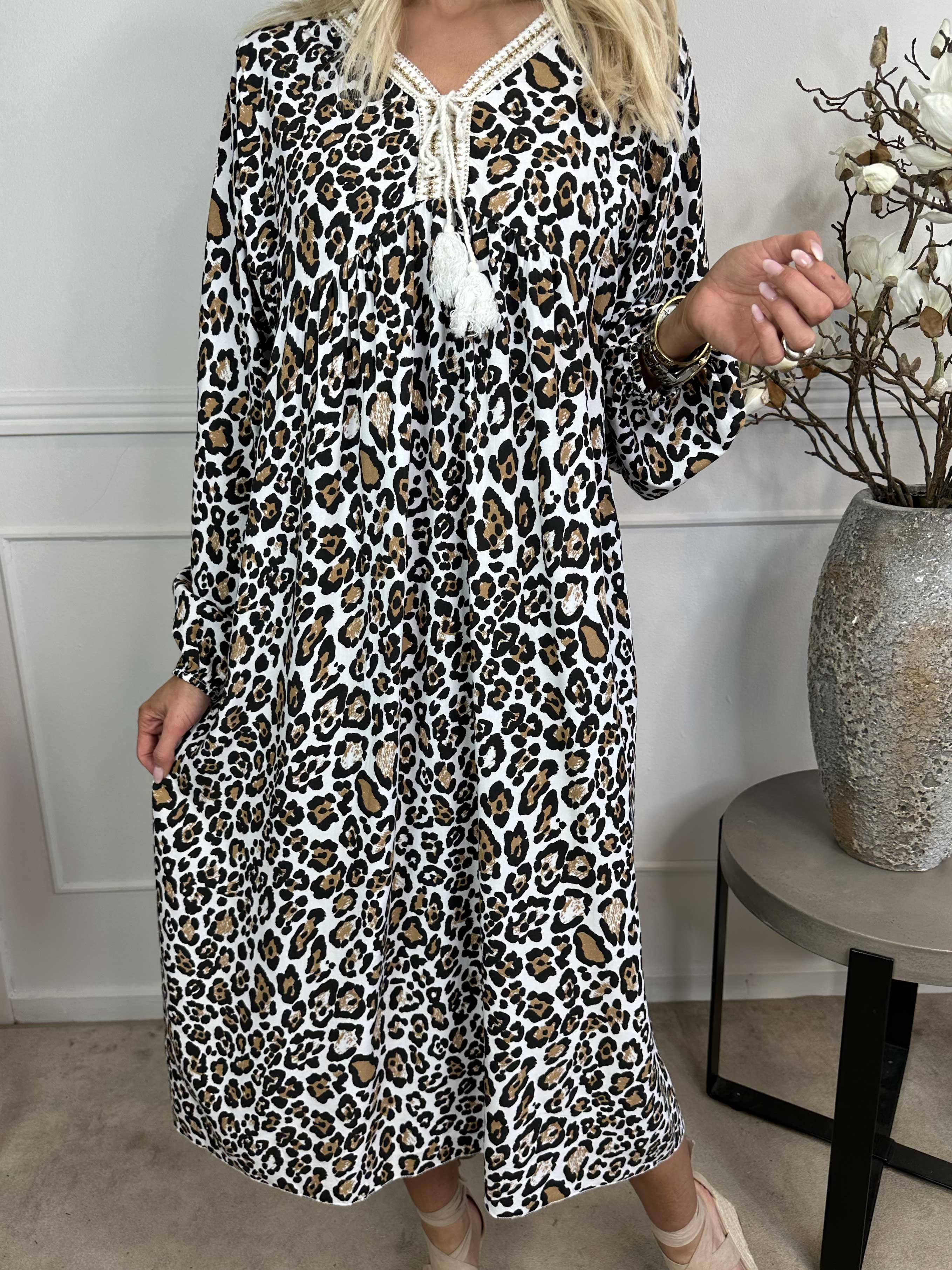 Rebecca - Lång tunikaklänning i leopardmönster