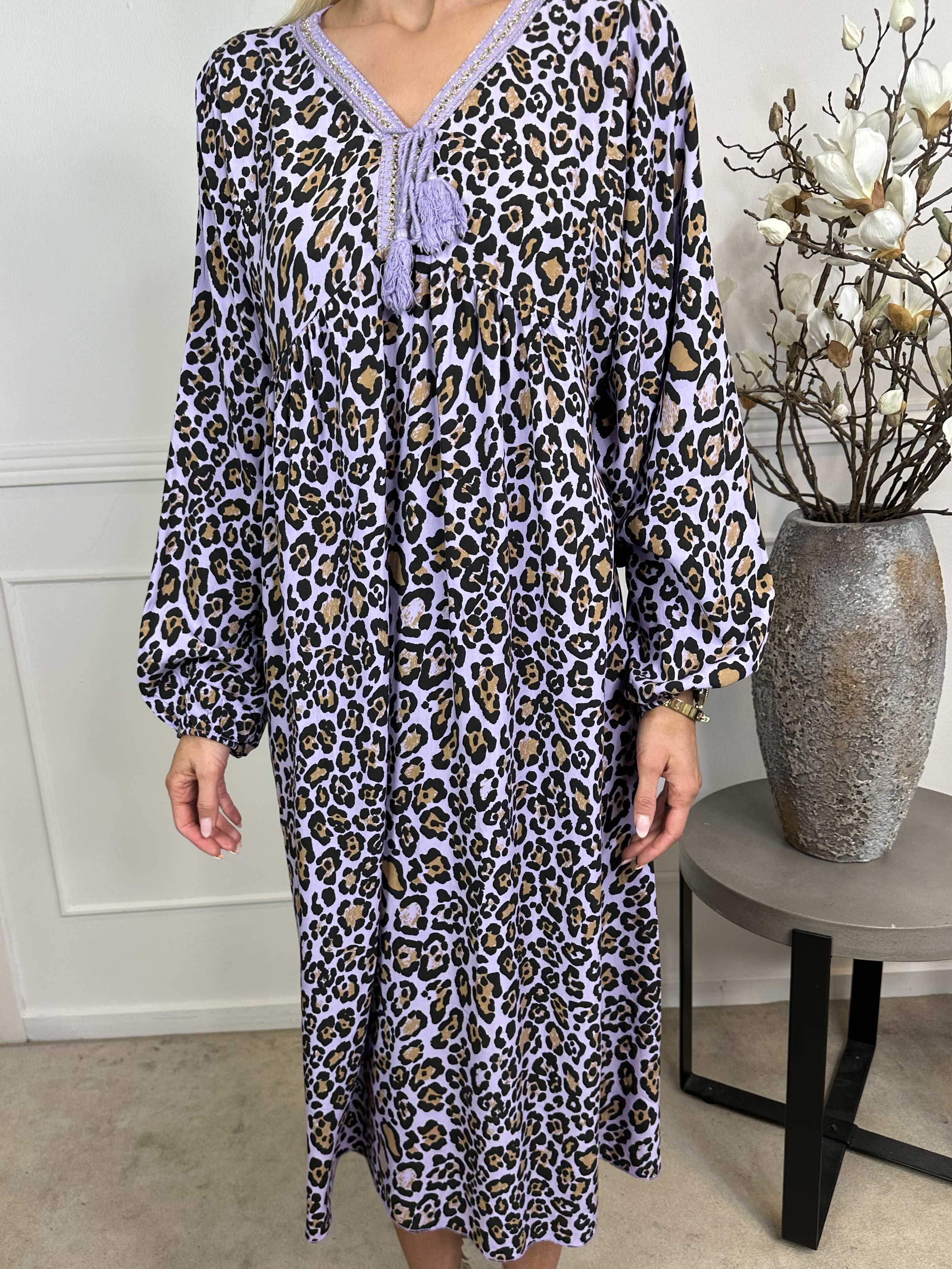 Rebecca - Lång tunikaklänning i leopardmönster