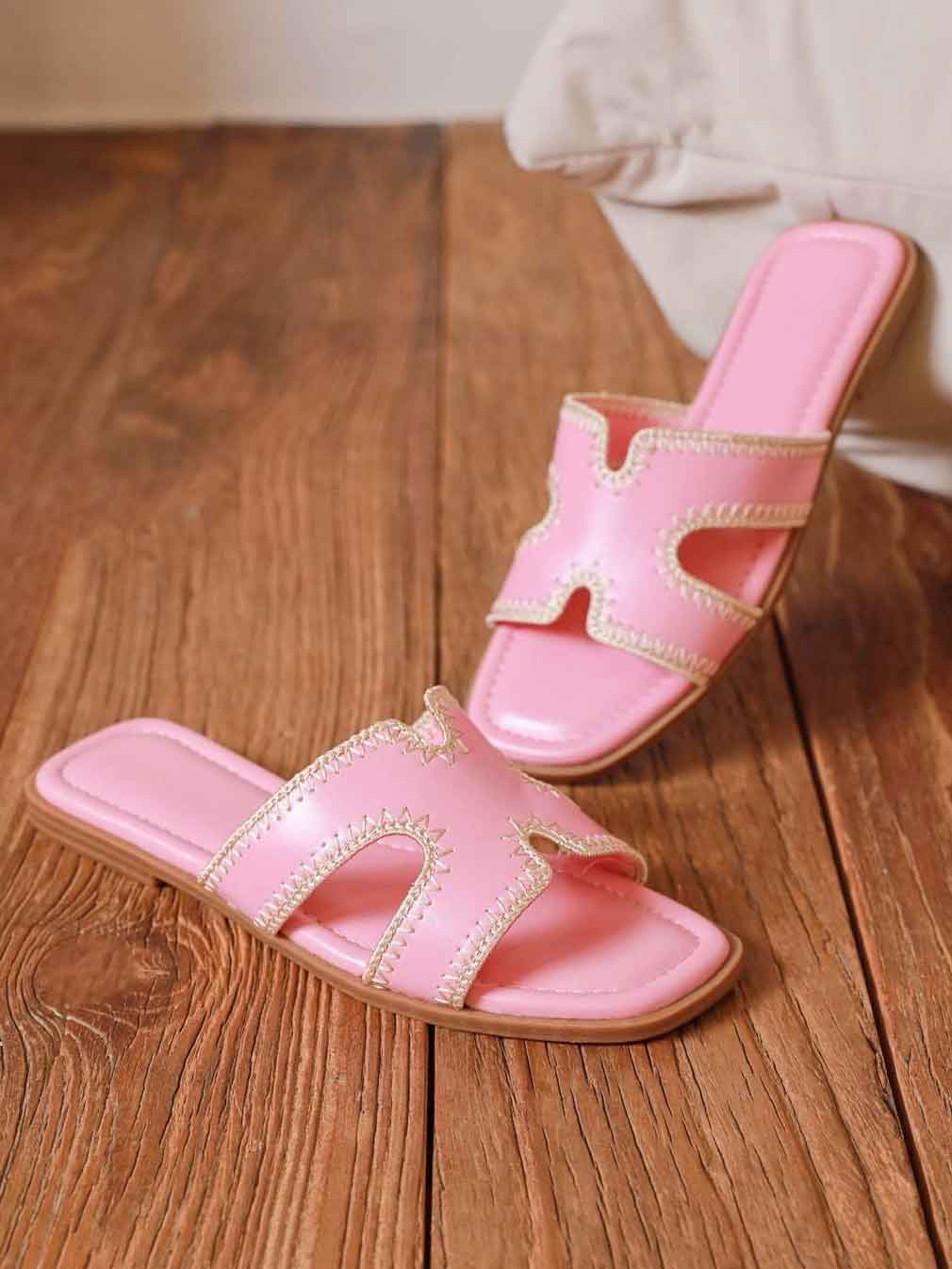Shannon - Sandal i klassisk design med søde syninger
