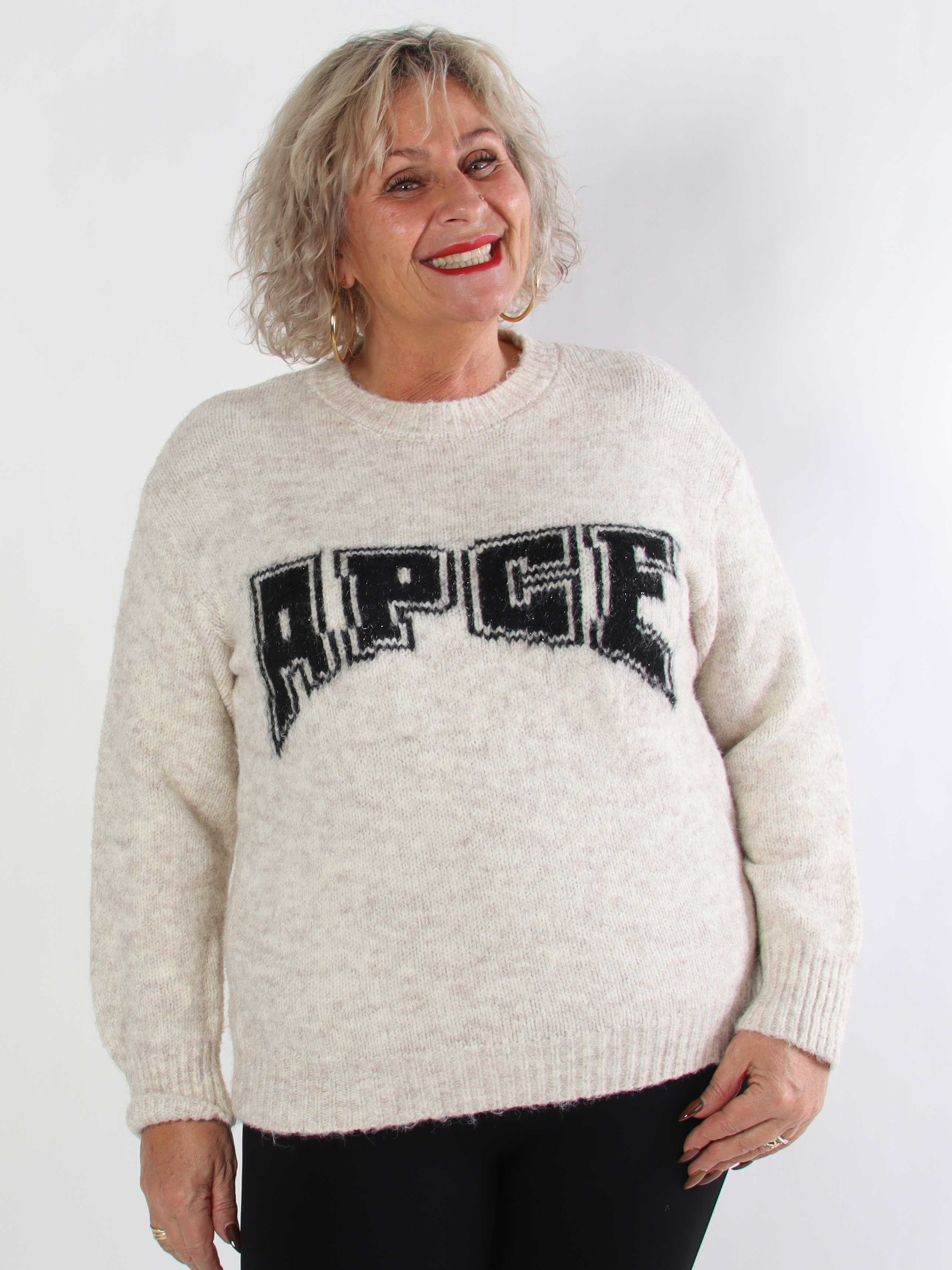 Adira - Mjuk plus size tröja med grafisk logo