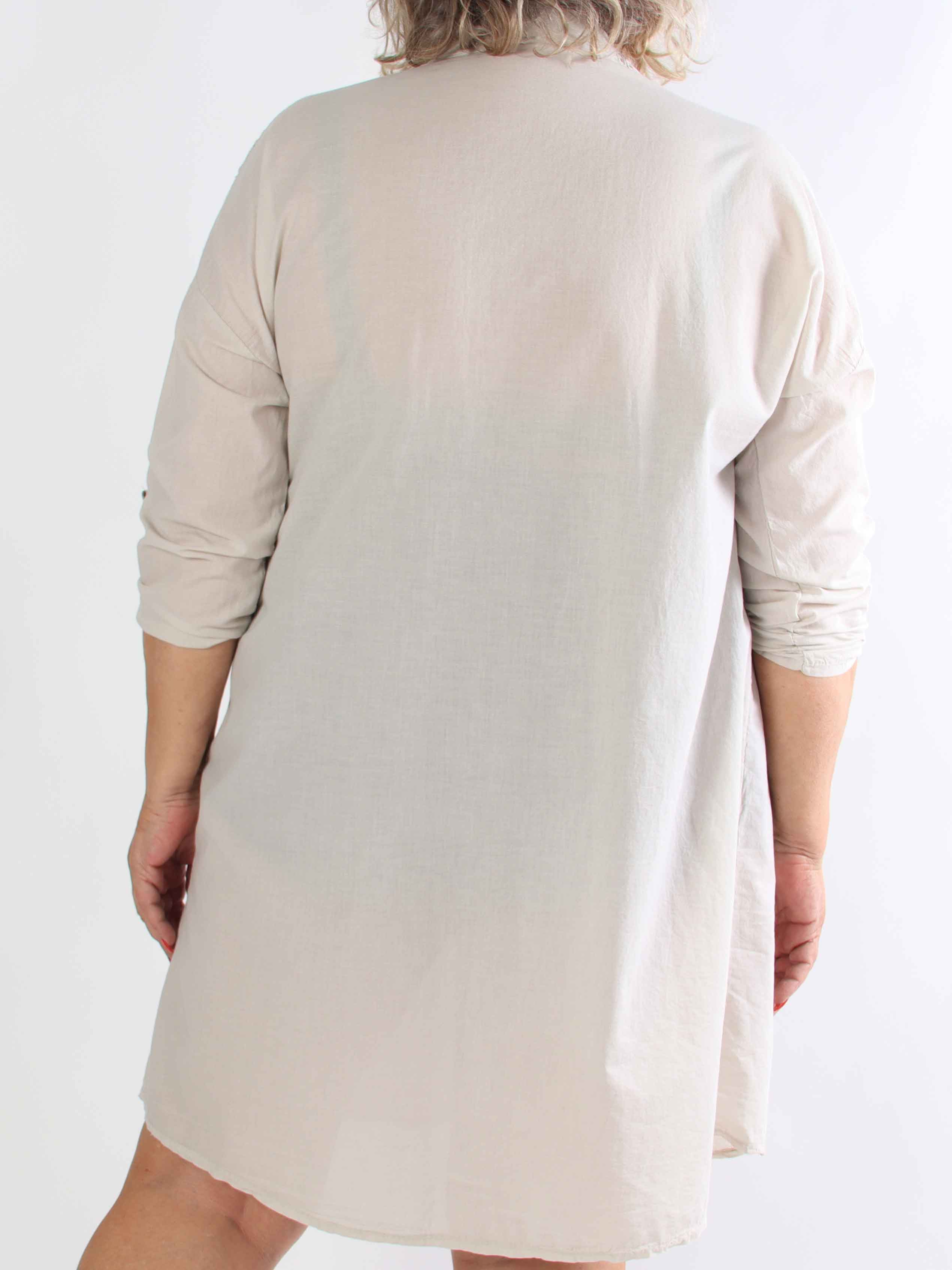 Alfreda - Plus size skjortekjole i bomuld med broderet mønster og pailletter