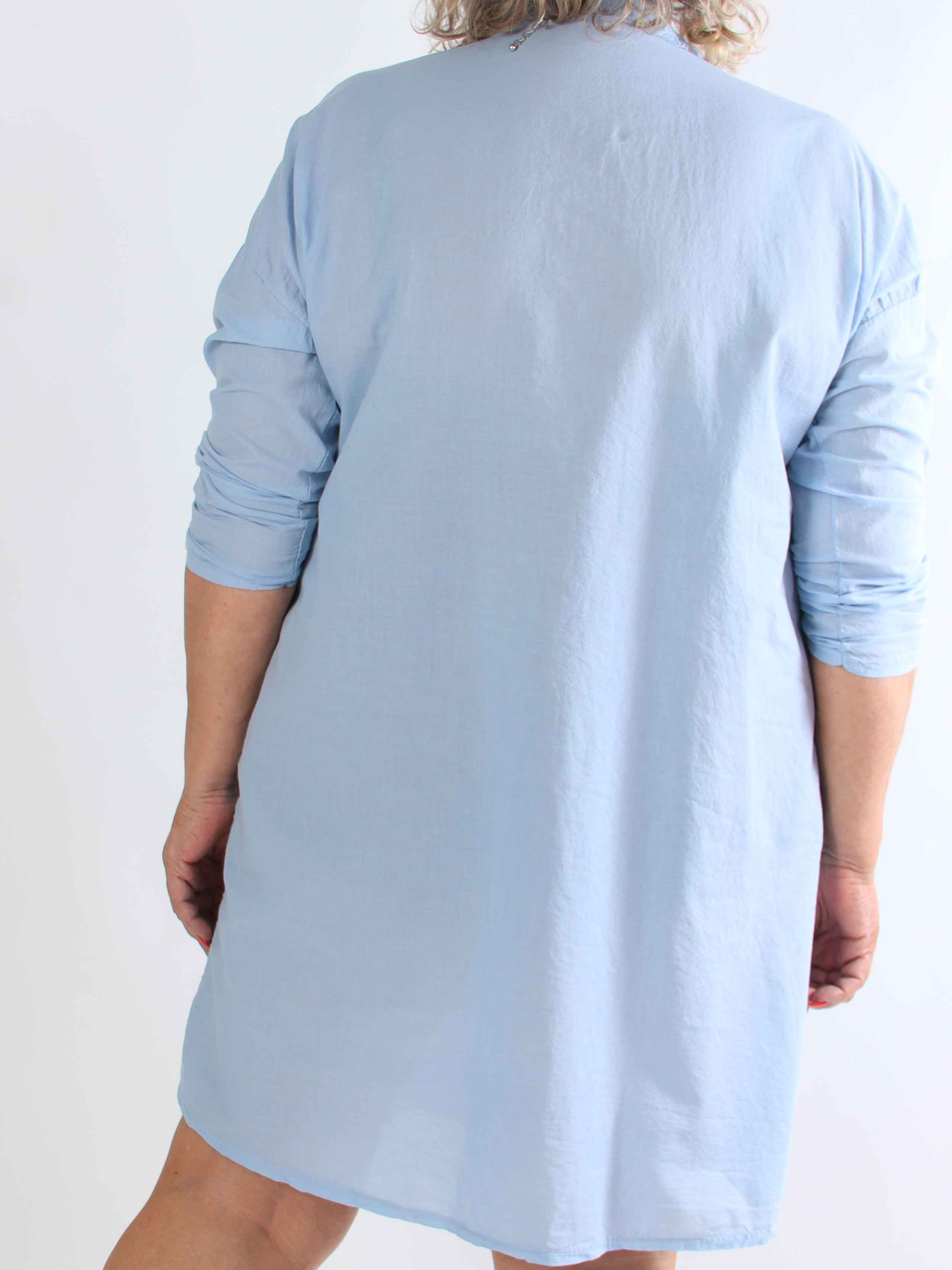 Alfreda - Plus size skjortekjole i bomuld med broderet mønster og pailletter