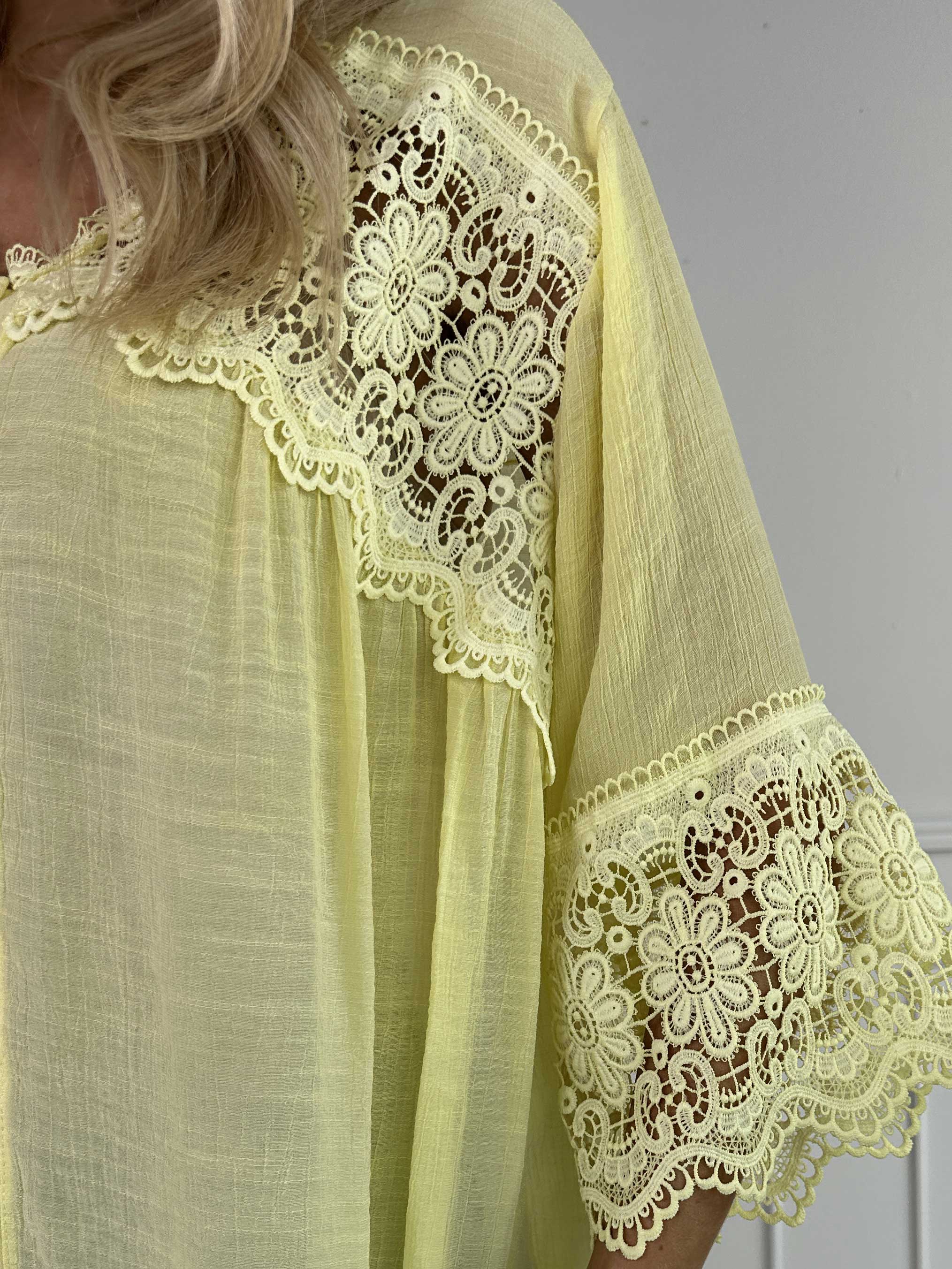 Alva - Söt tunika med söta broderade ärmar