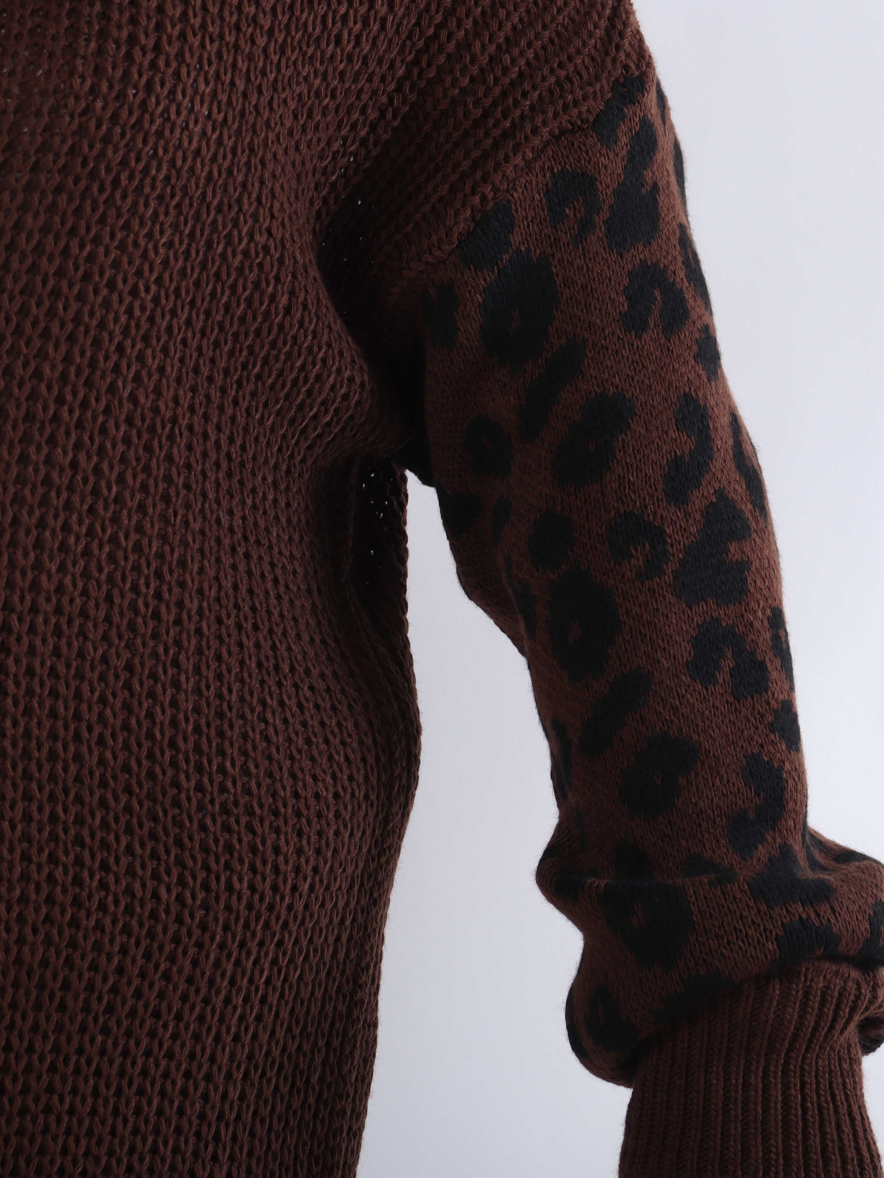 Alvas - Sød plus size strik med fine ærmer i et trendy leopardprint