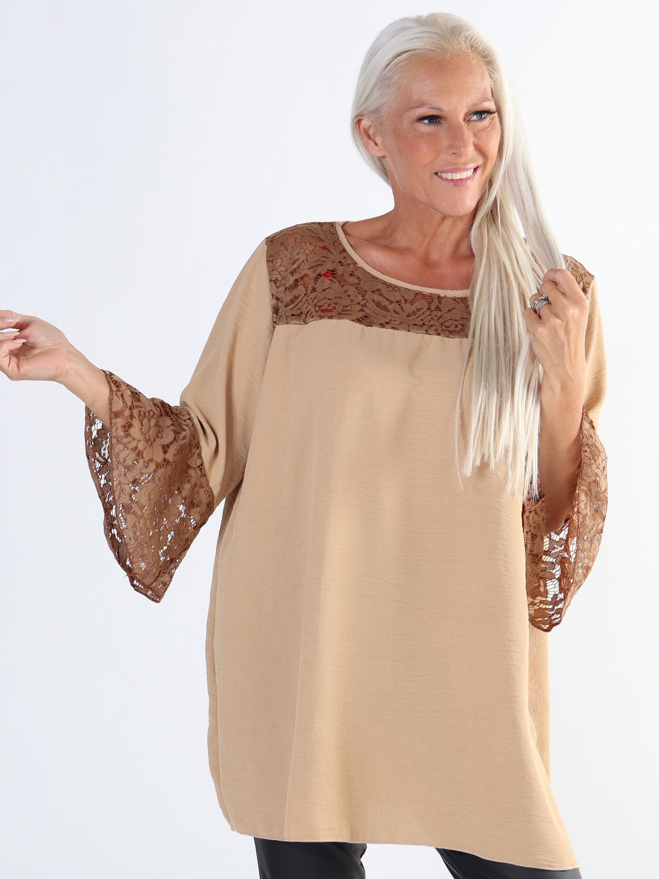 Amanda - Söt simpel plussize tunika med spets