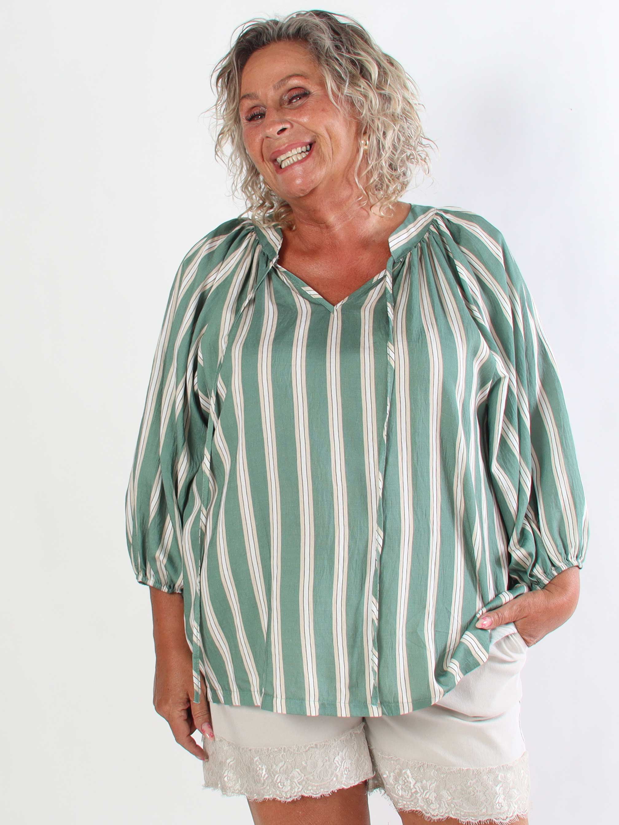 Amidala Shirt - Randig plus size tunika i en lätt viskosblandning med vackra ballongärmar