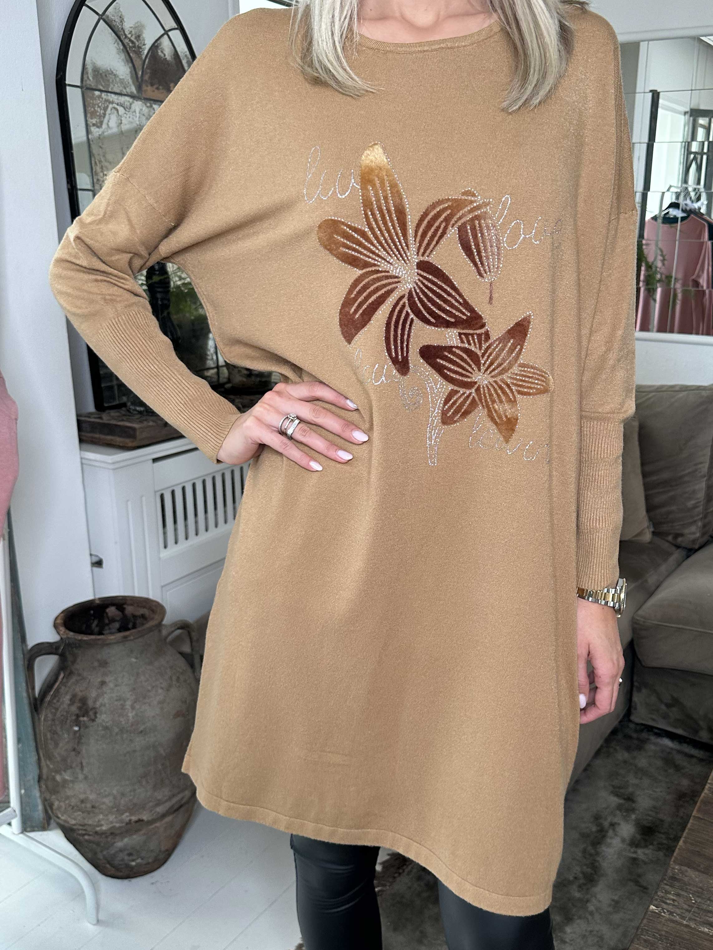 Amilie - Mjuk klänning med blommigt tryck