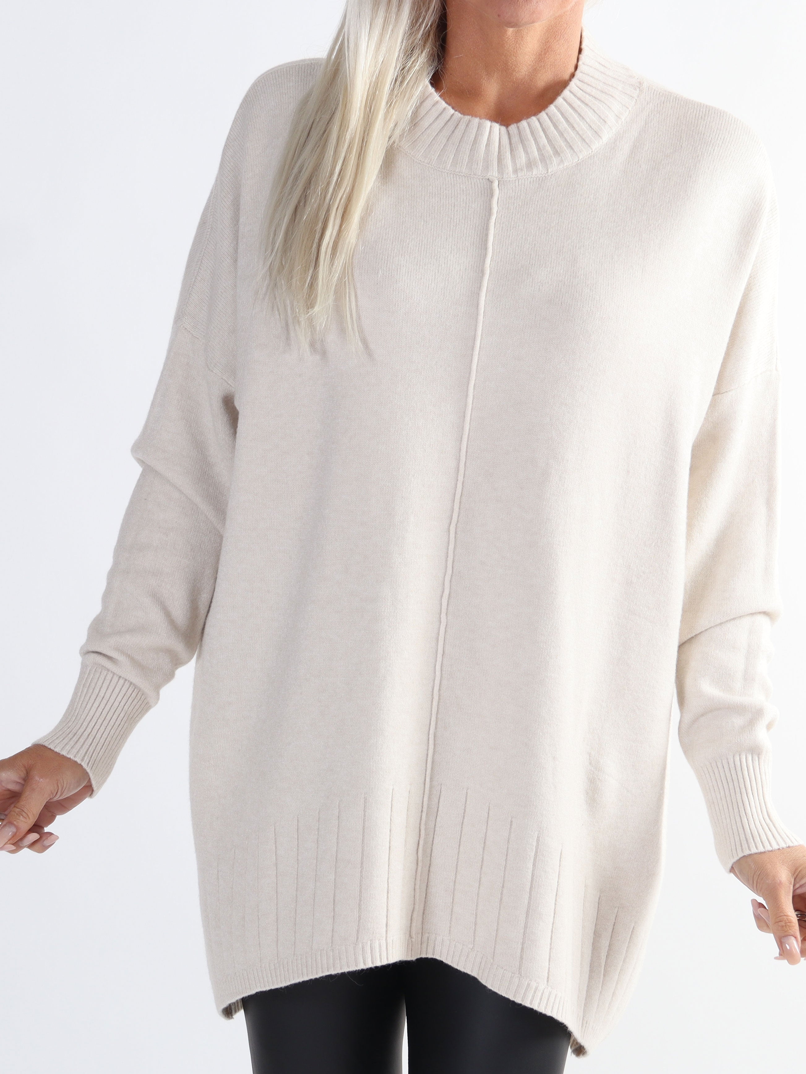 Amora - Lång mjuk plus size tröja