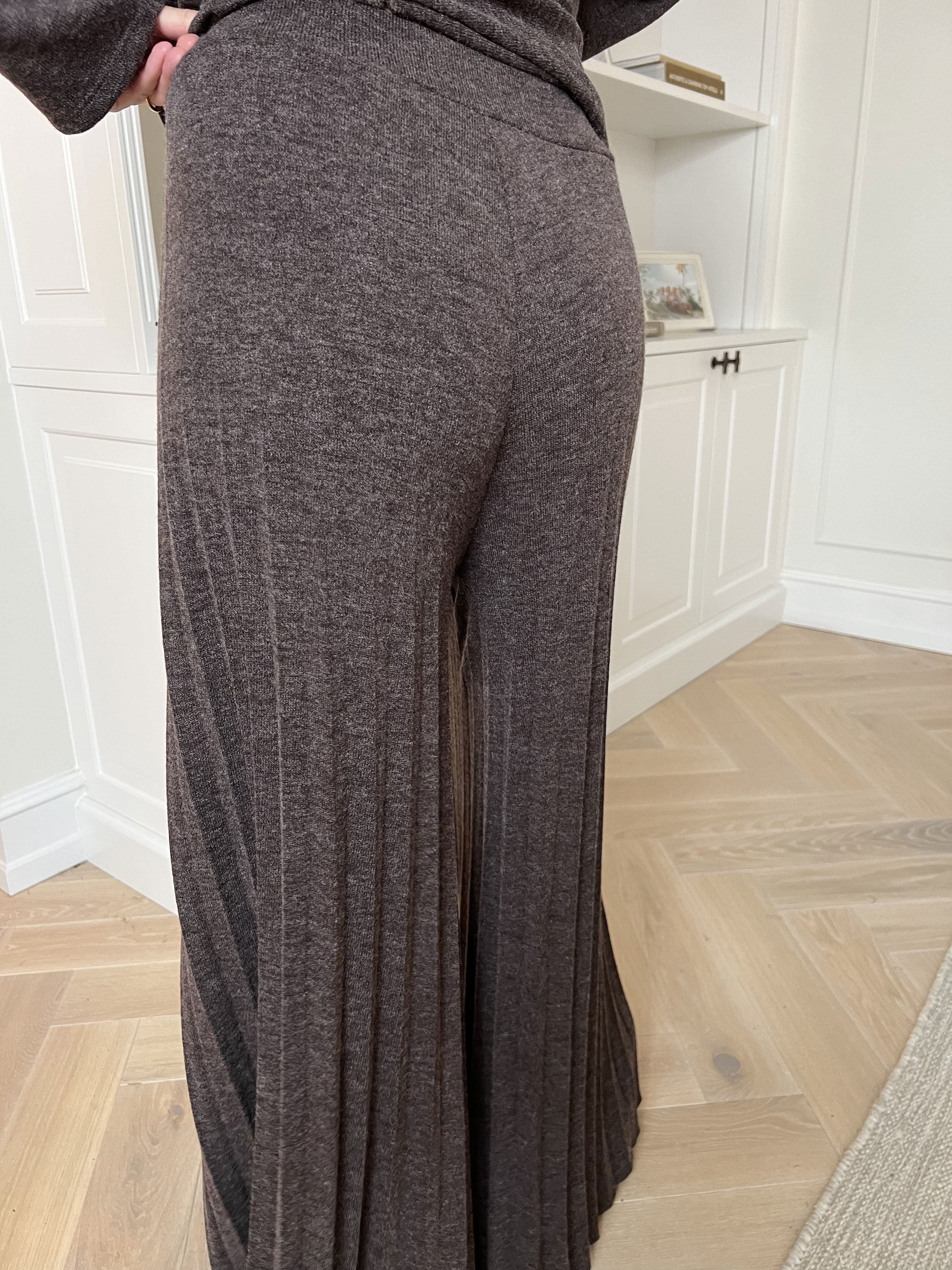 Anita Pants - Mjuka plisserade byxor