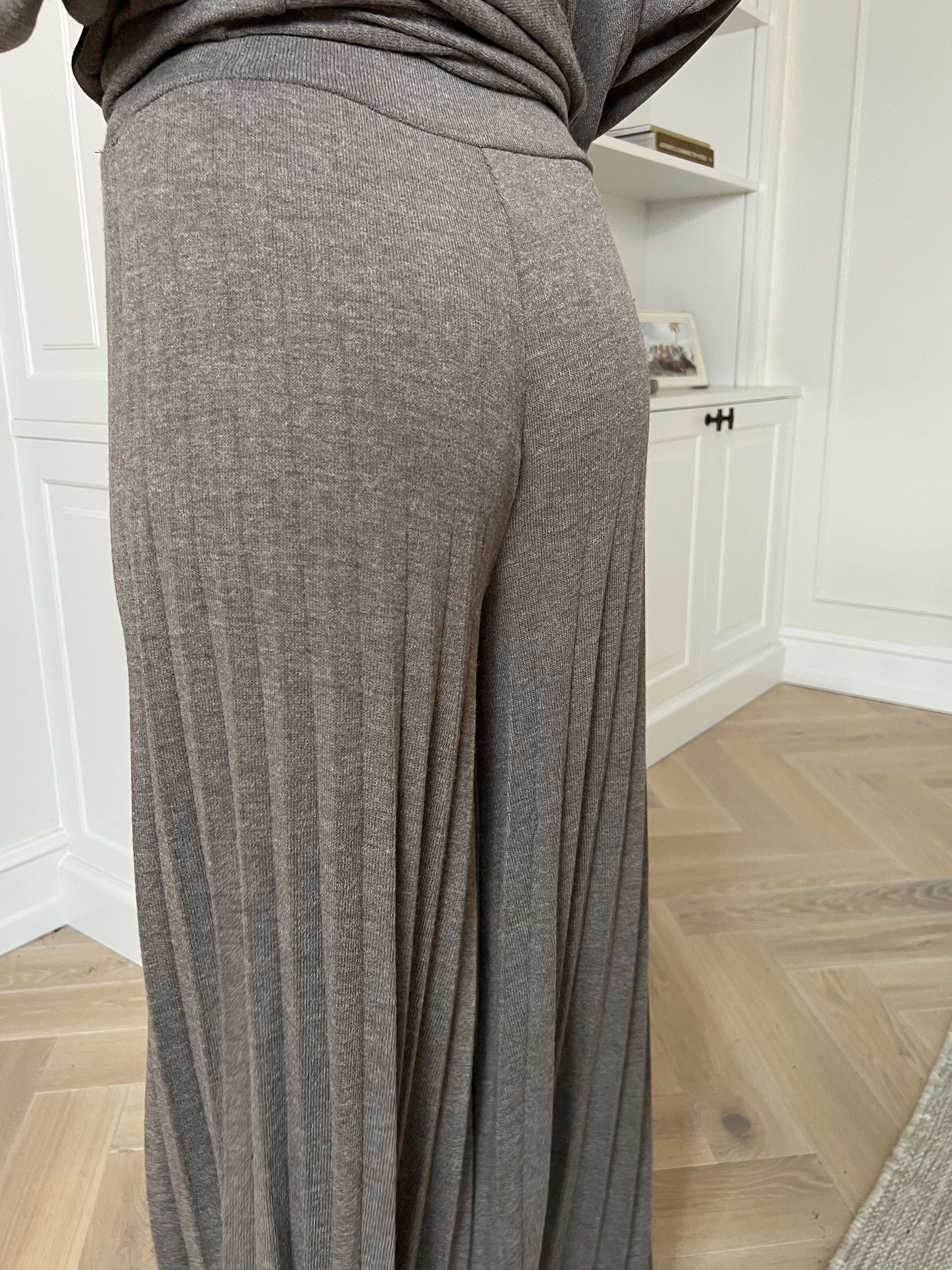 Anita Pants - Mjuka plisserade byxor