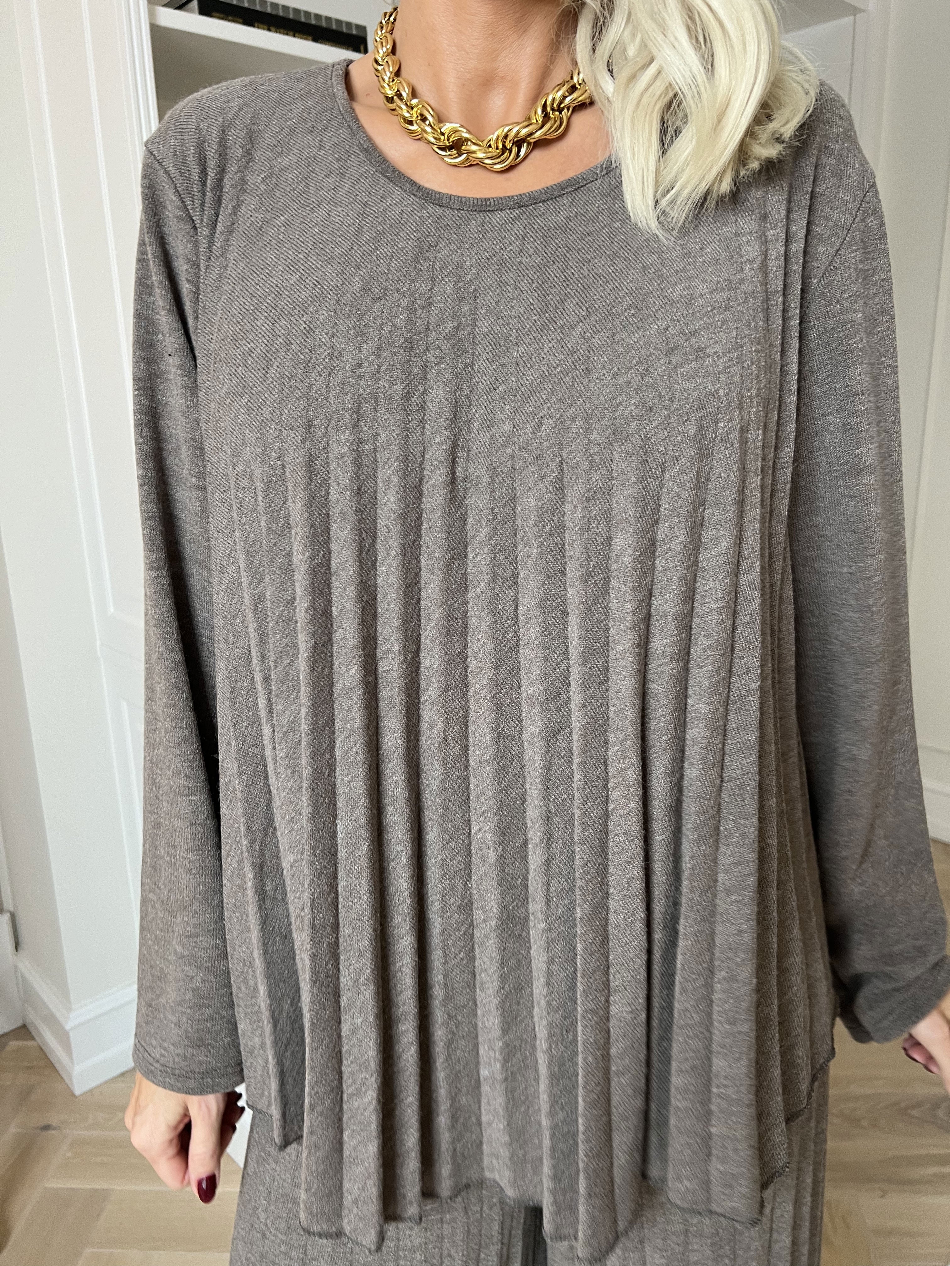 Anita Shirt - Mjuk plisserad tröja i viskos och ull