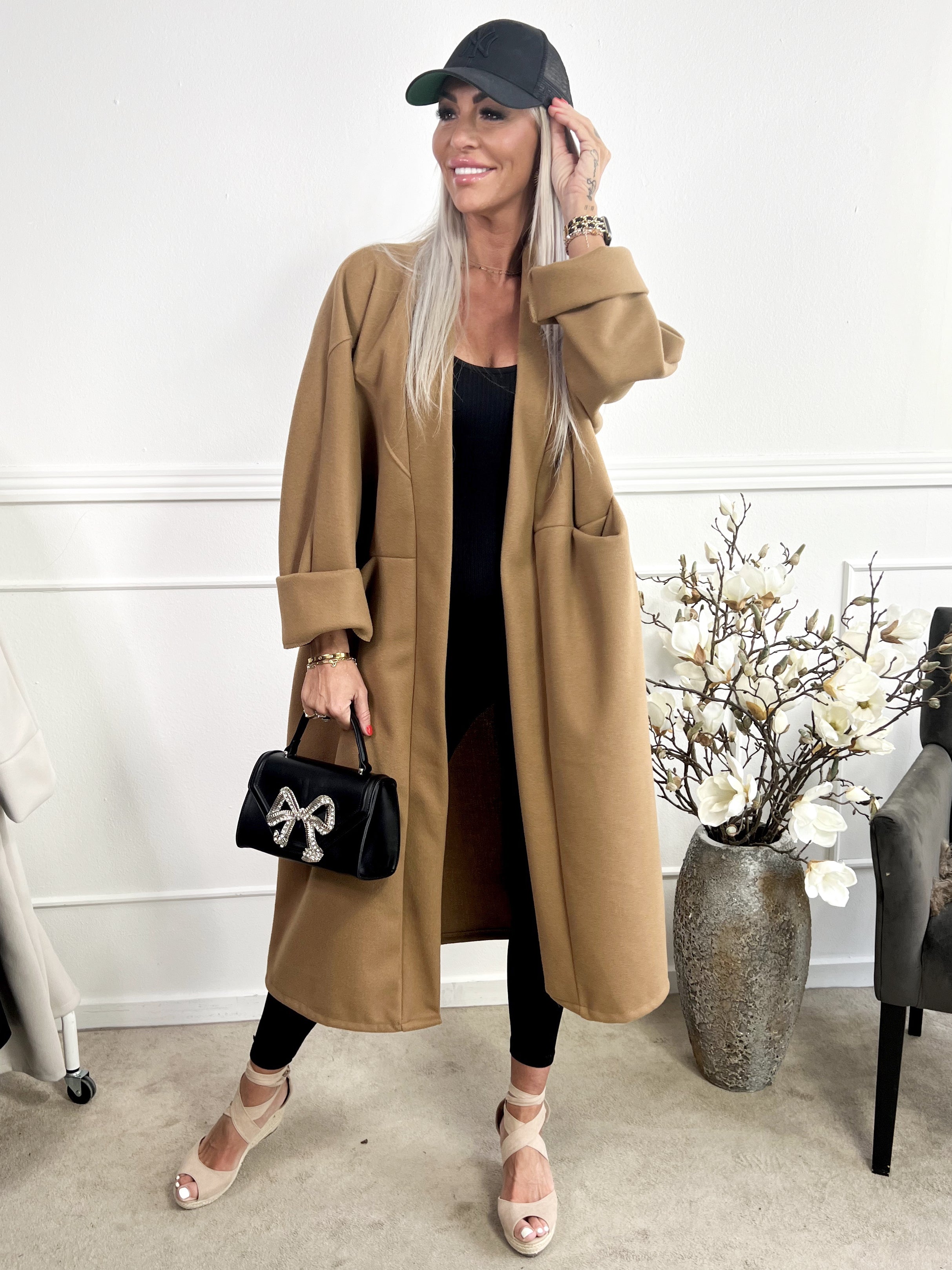 Annah - Oversized kappa med tydliga sömmar och fickor