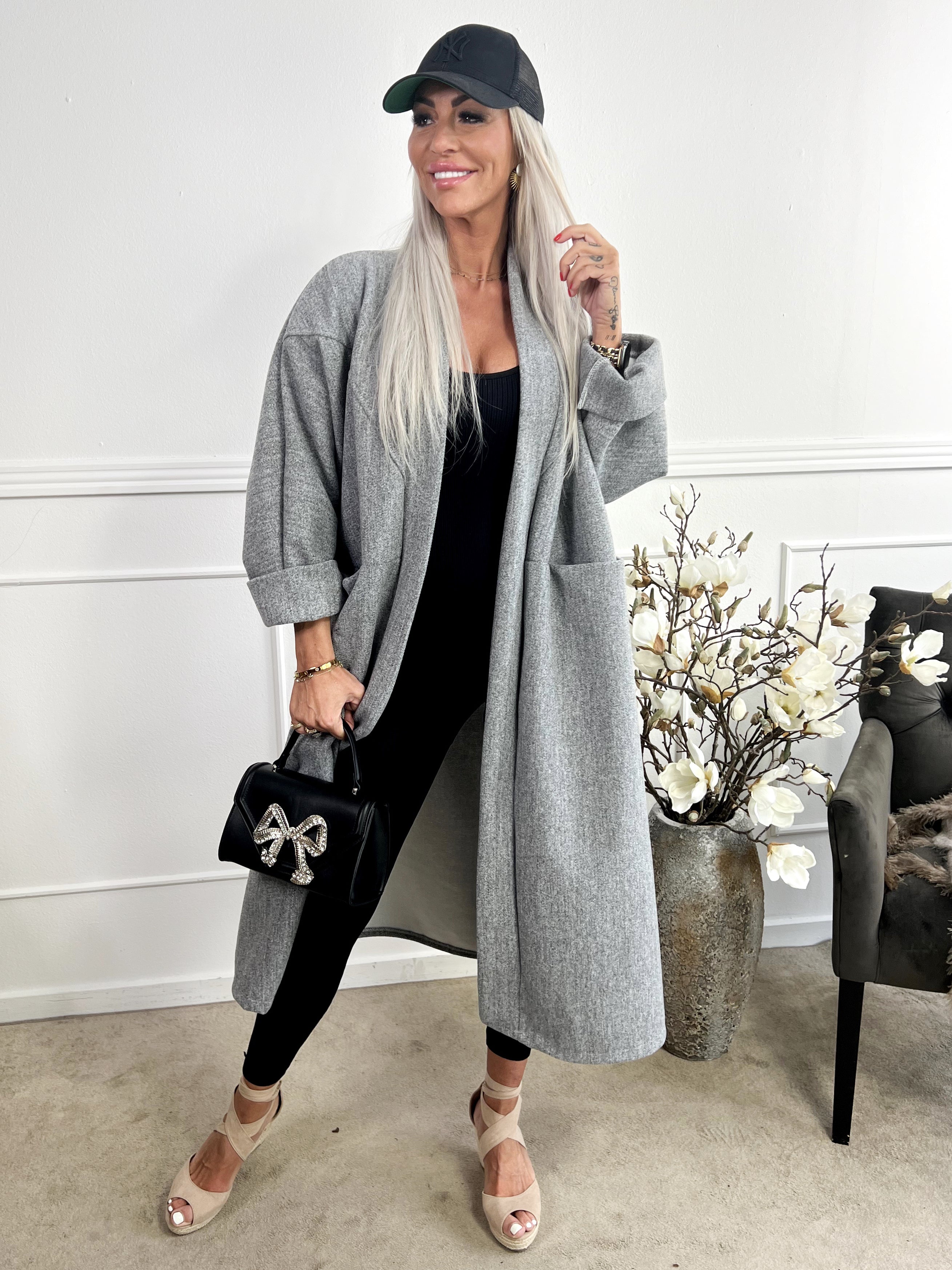 Annah - Oversized kappa med tydliga sömmar och fickor