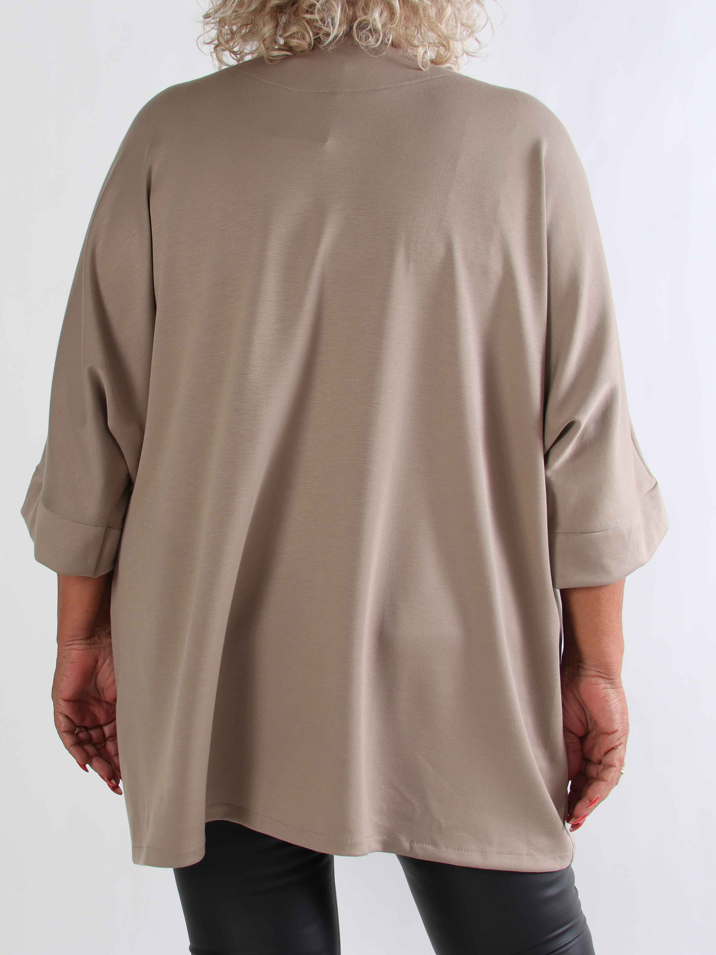 Annah Cardigan - Mjuk plus size kofta med tydliga sömmar och fickor
