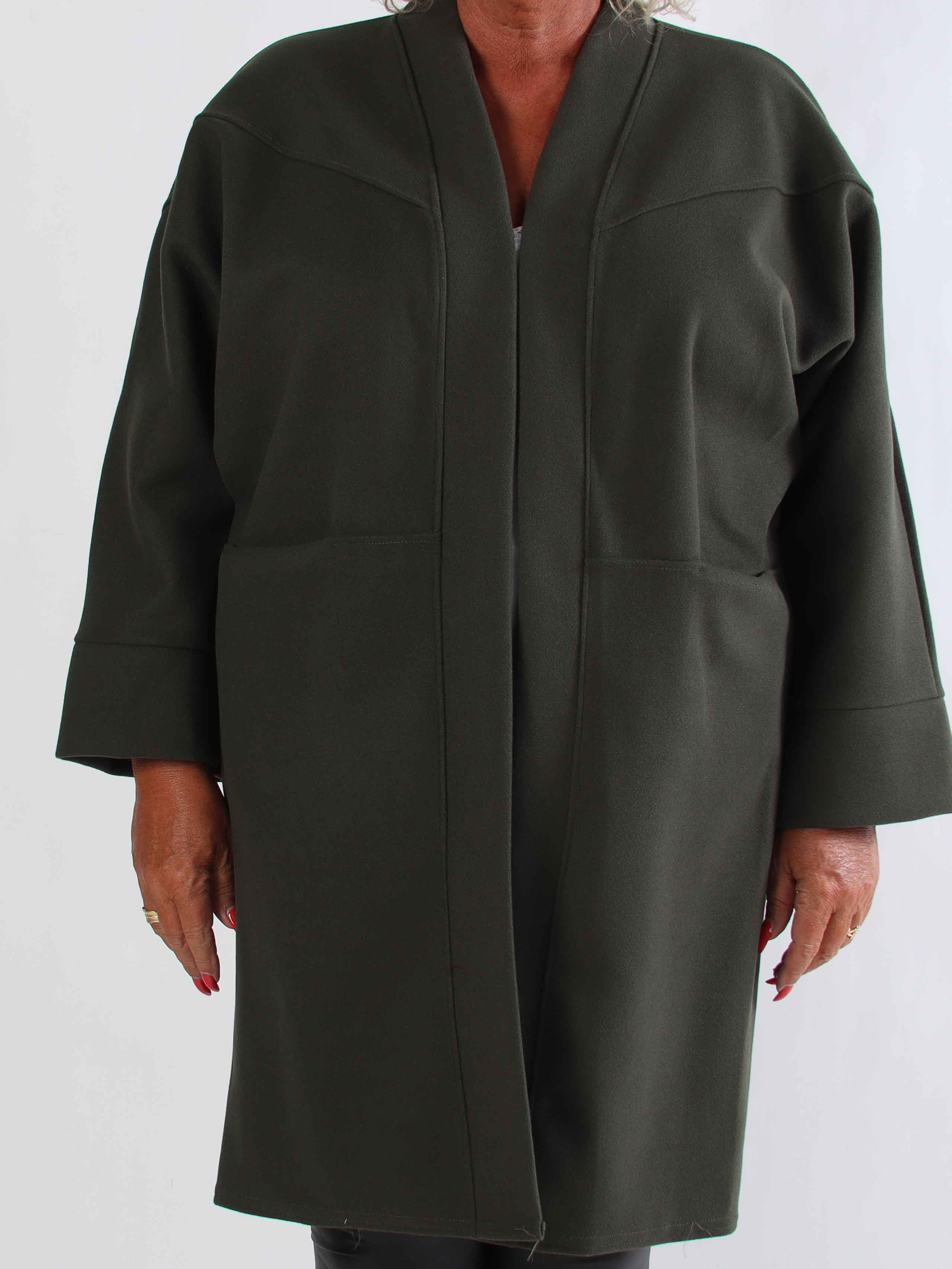 Annah Midi - Plus size kappa med tydliga sömmar och fickor