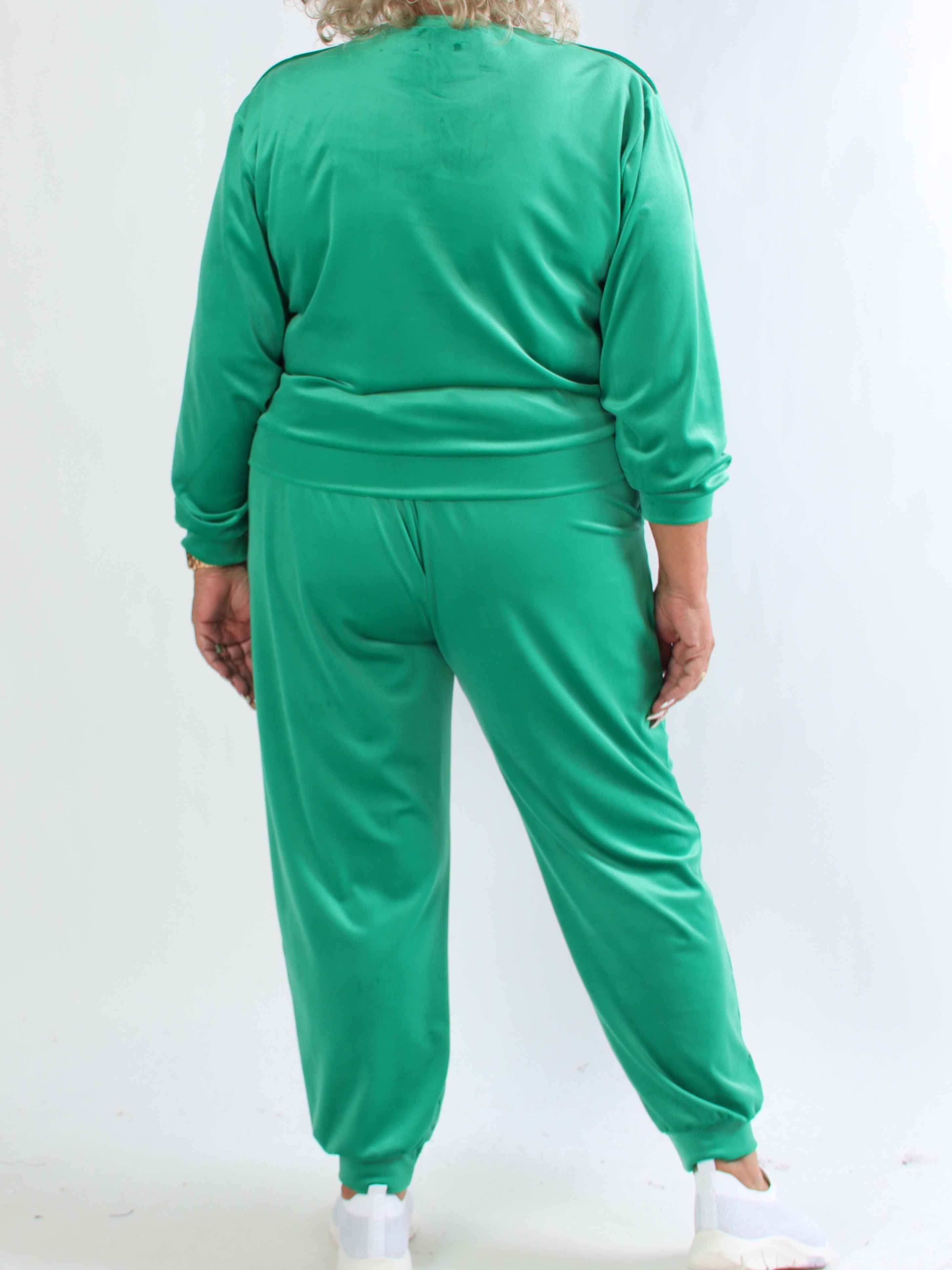 Arina - Plus size mjukisset i velour med guldknappar
