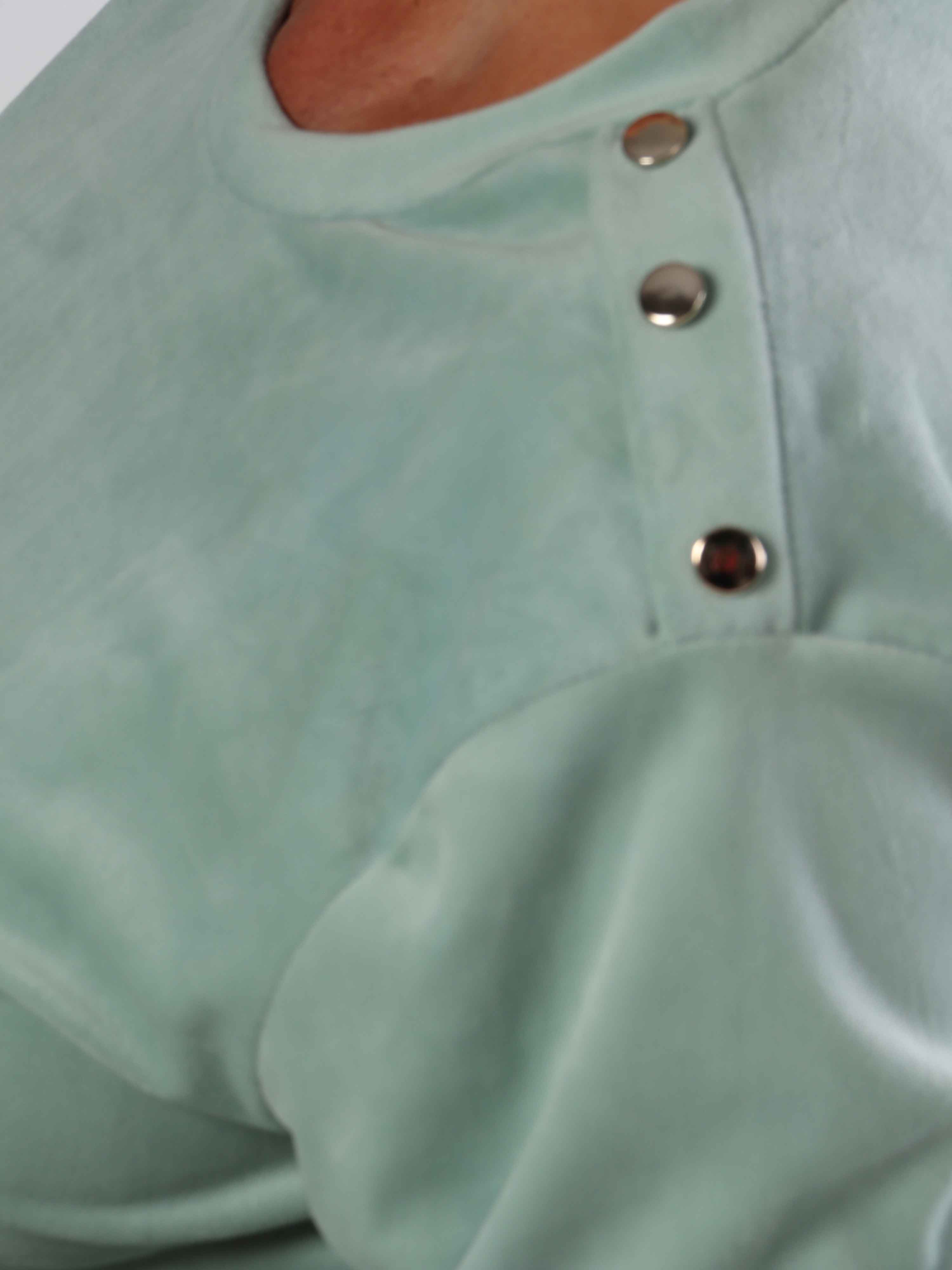 Arina - Plus size mjukisset i velour med guldknappar