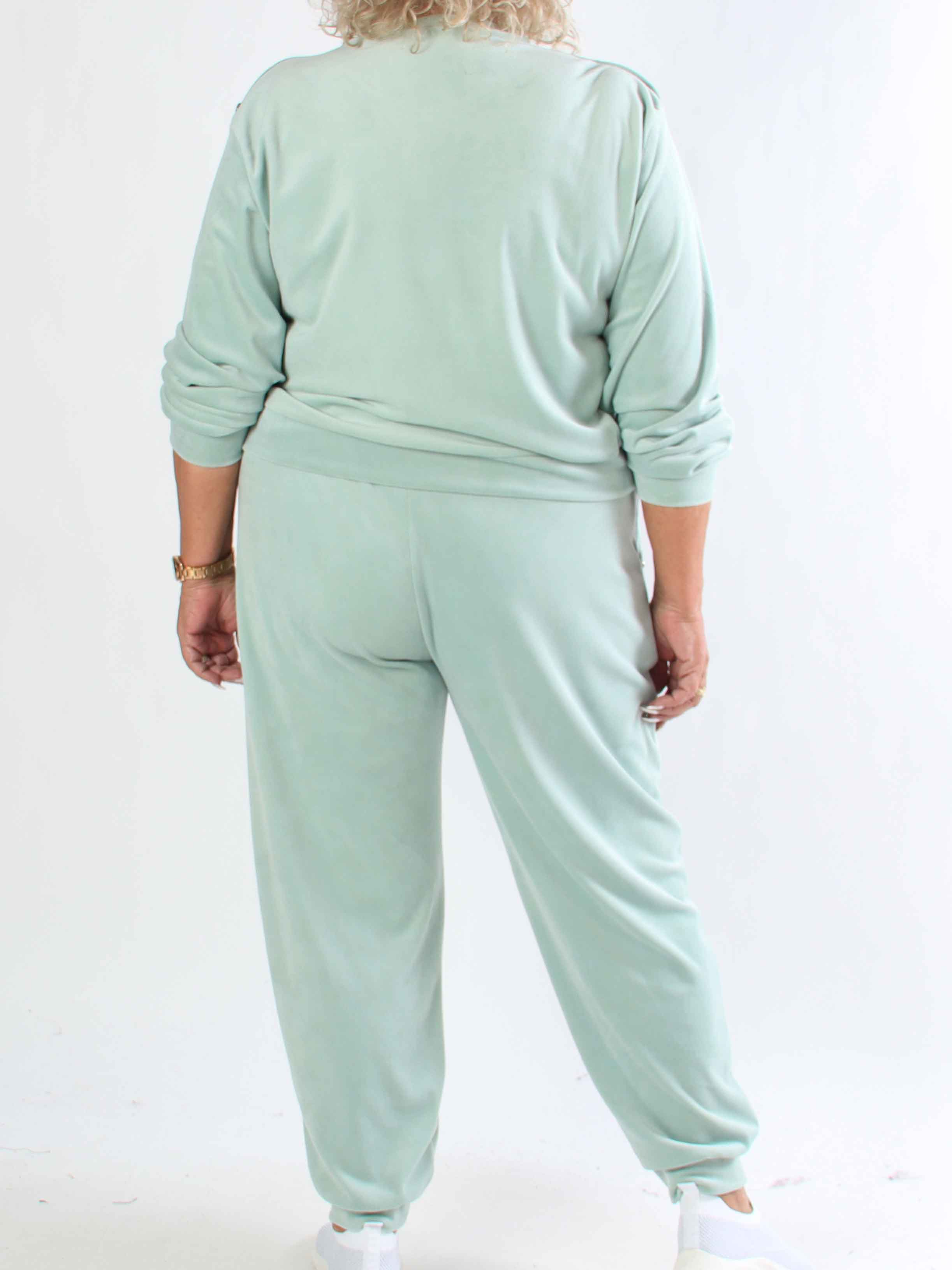 Arina - Plus size mjukisset i velour med guldknappar