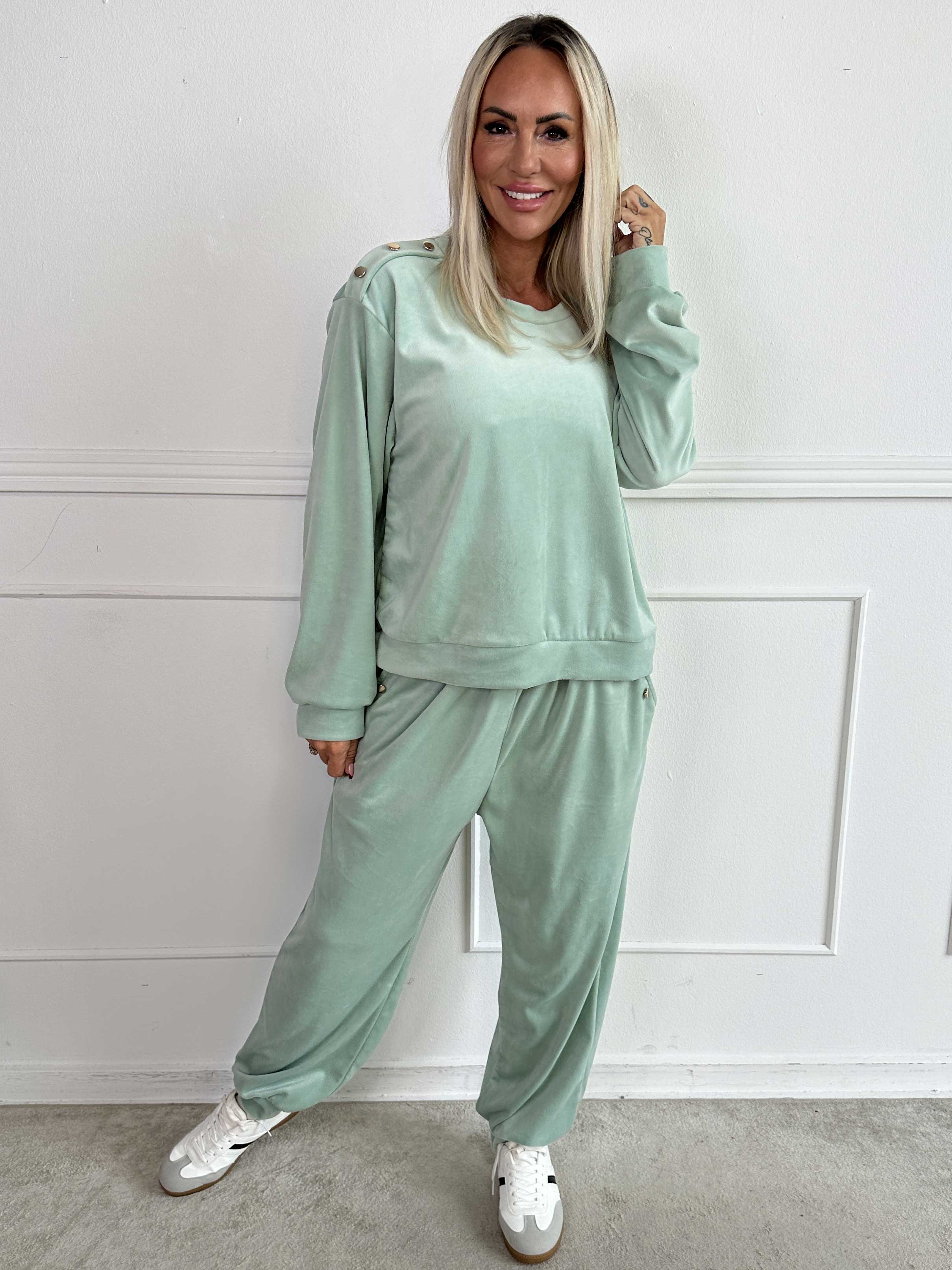 Arina - Mjukisset i velour med guldknappar